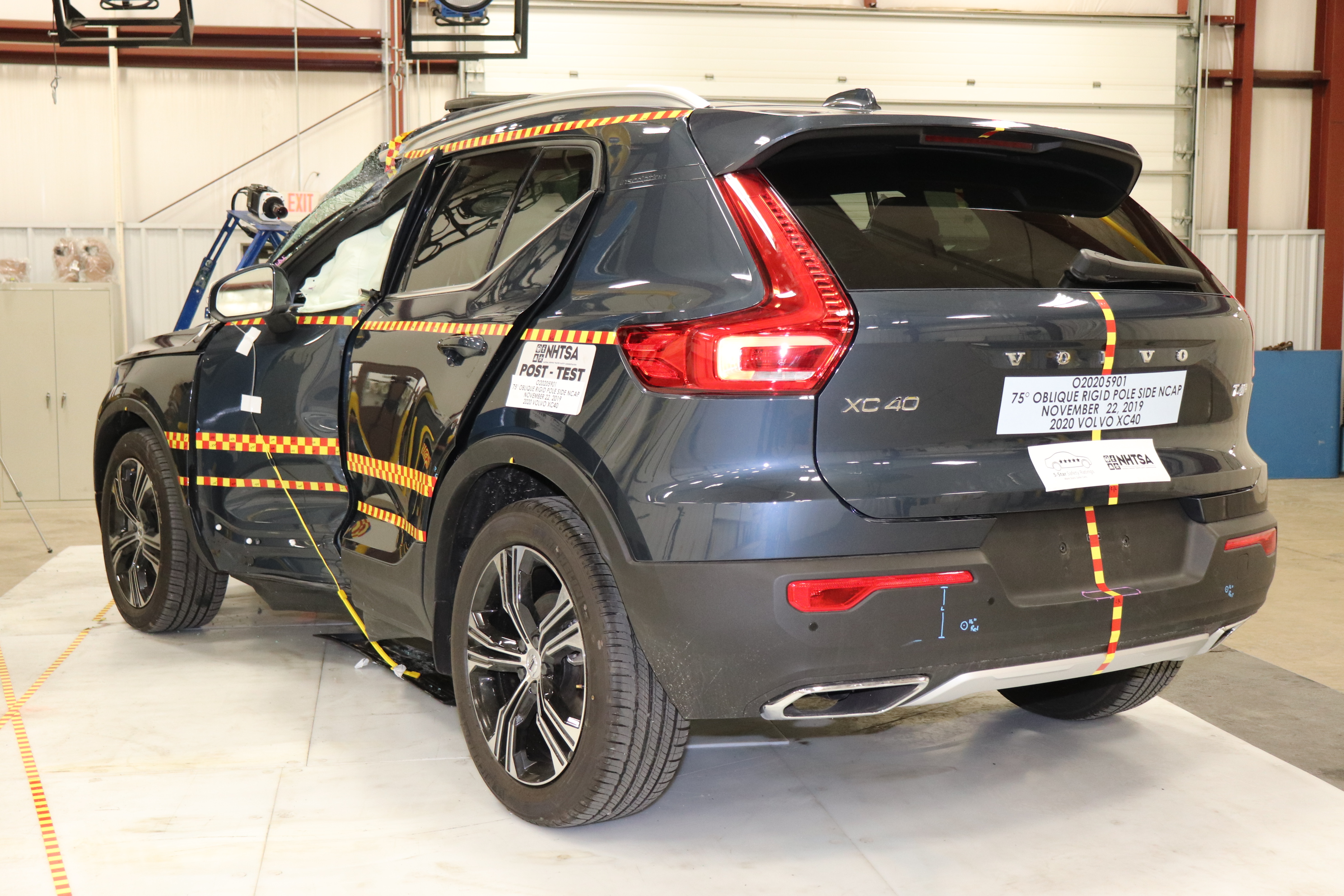 2020 VOLVO XC40 T4 crash image 10