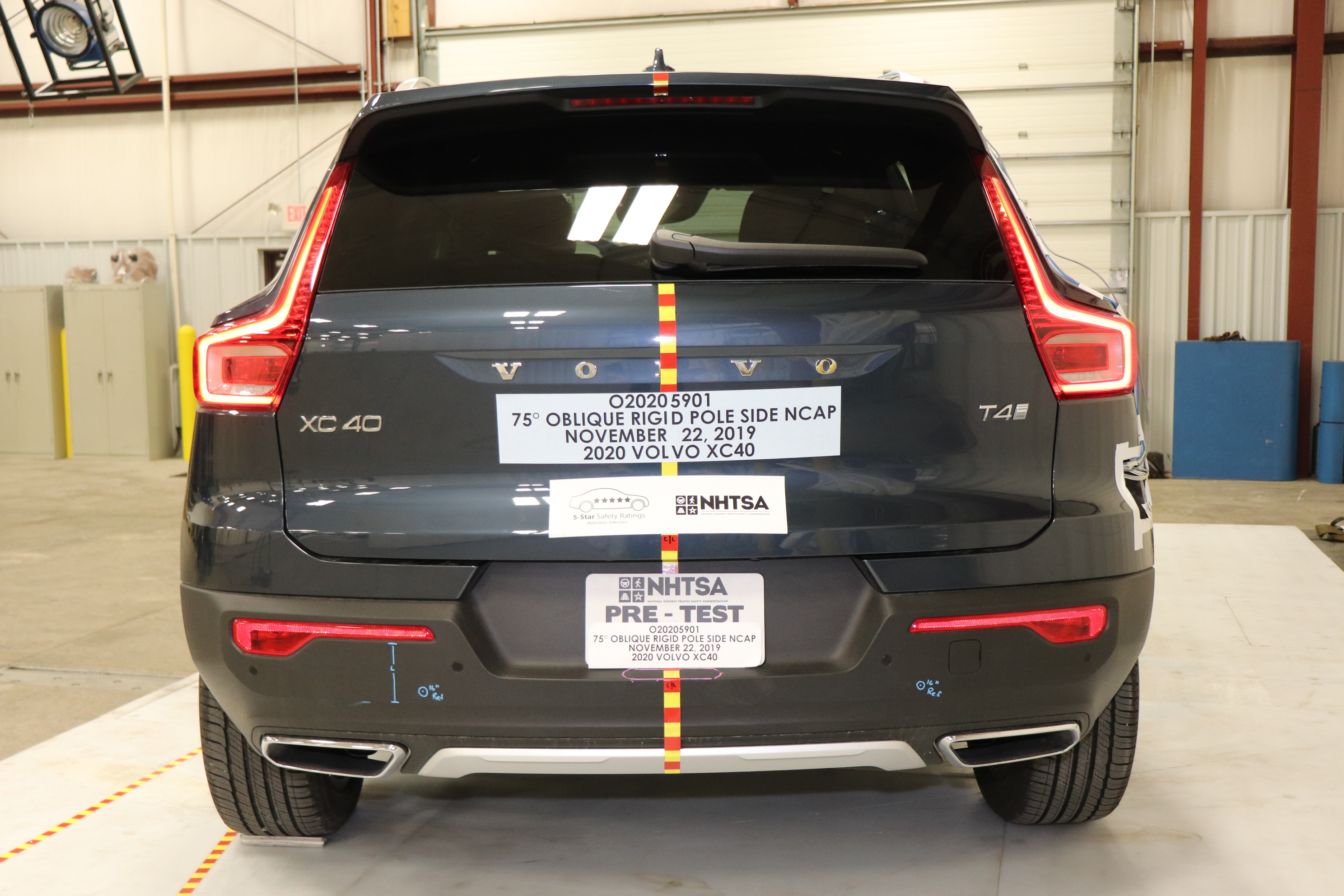 2020 VOLVO XC40 T4 crash image 11