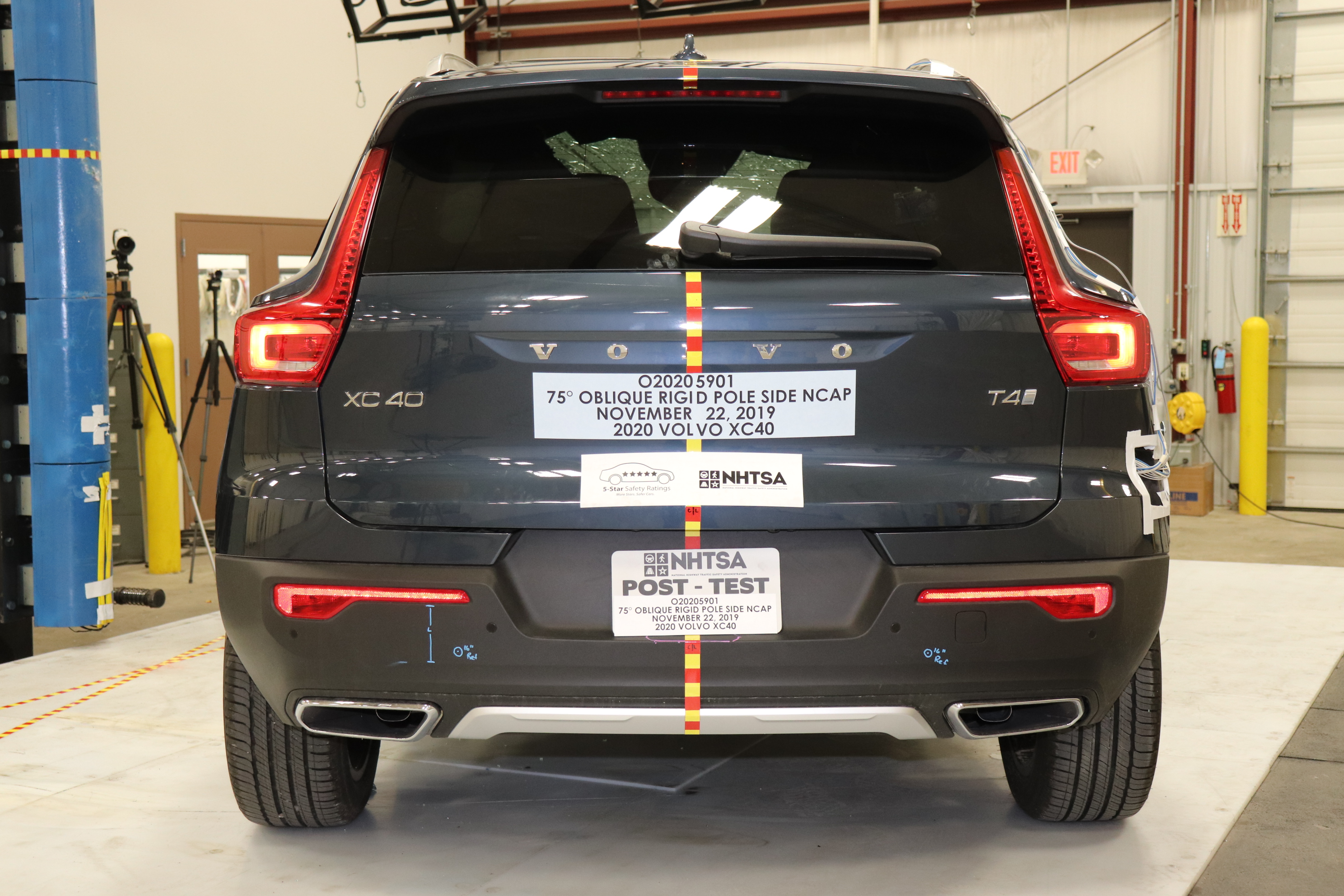 2020 VOLVO XC40 T4 crash image 12