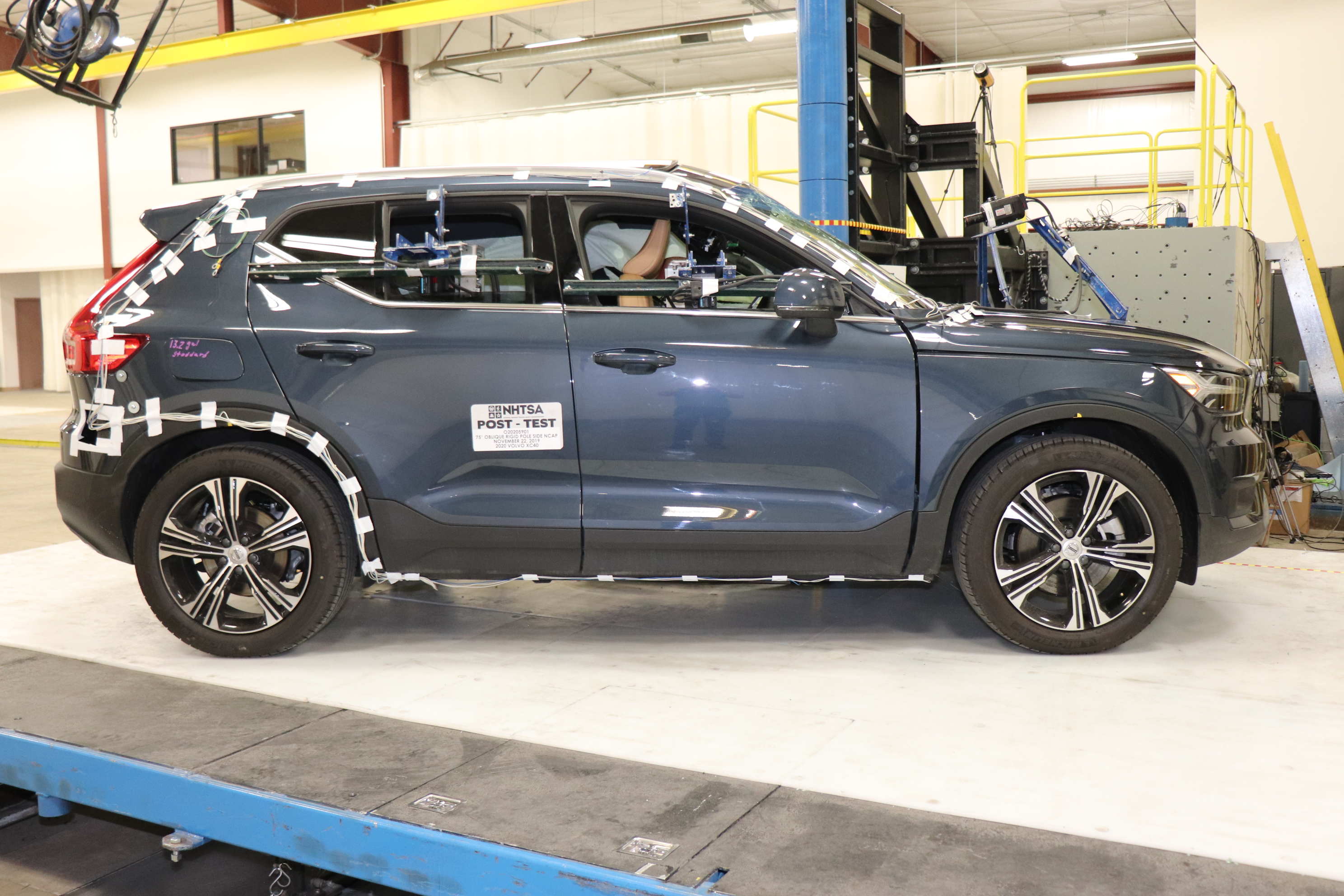 2020 VOLVO XC40 T4 crash image 14