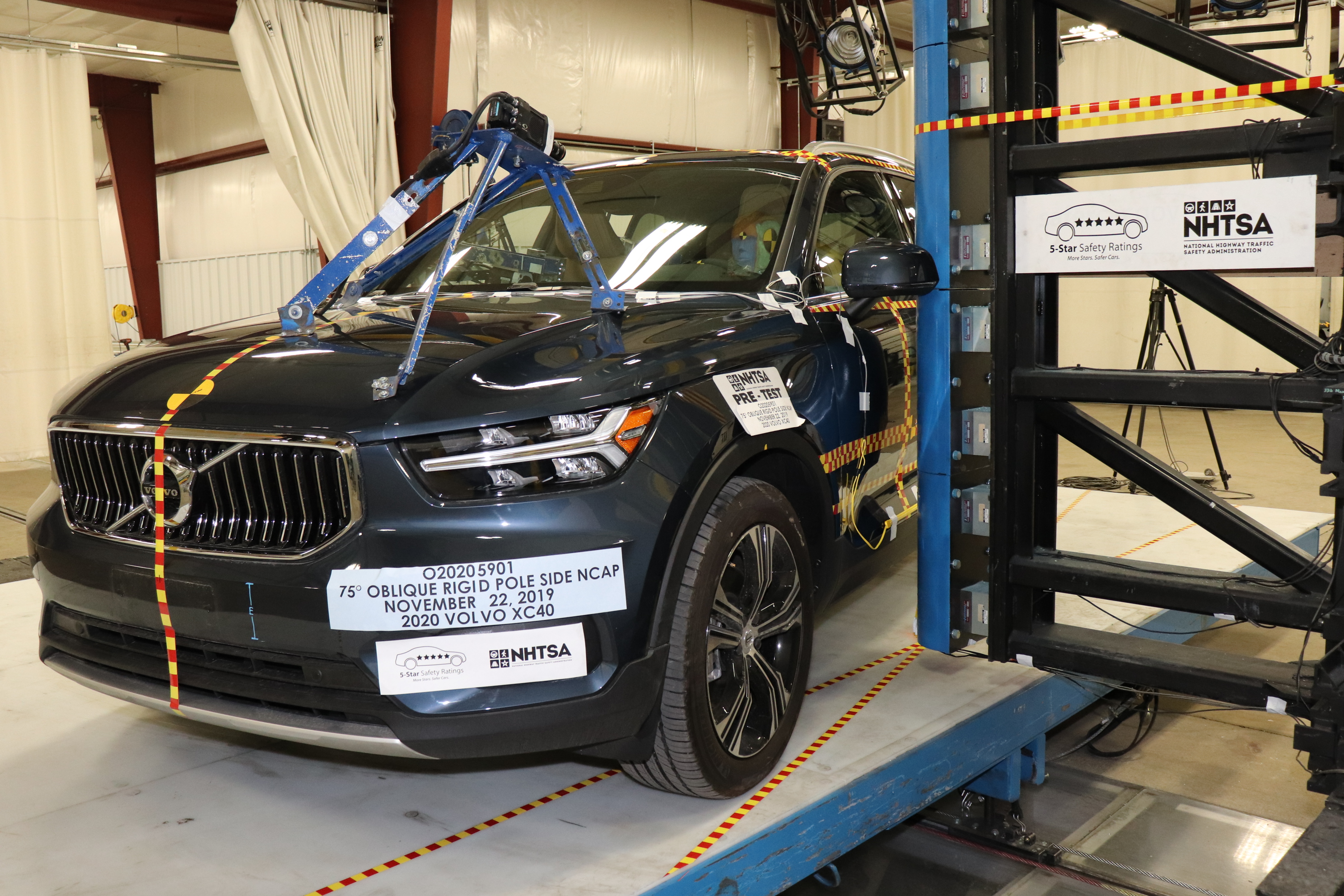2020 VOLVO XC40 T4 crash image 17