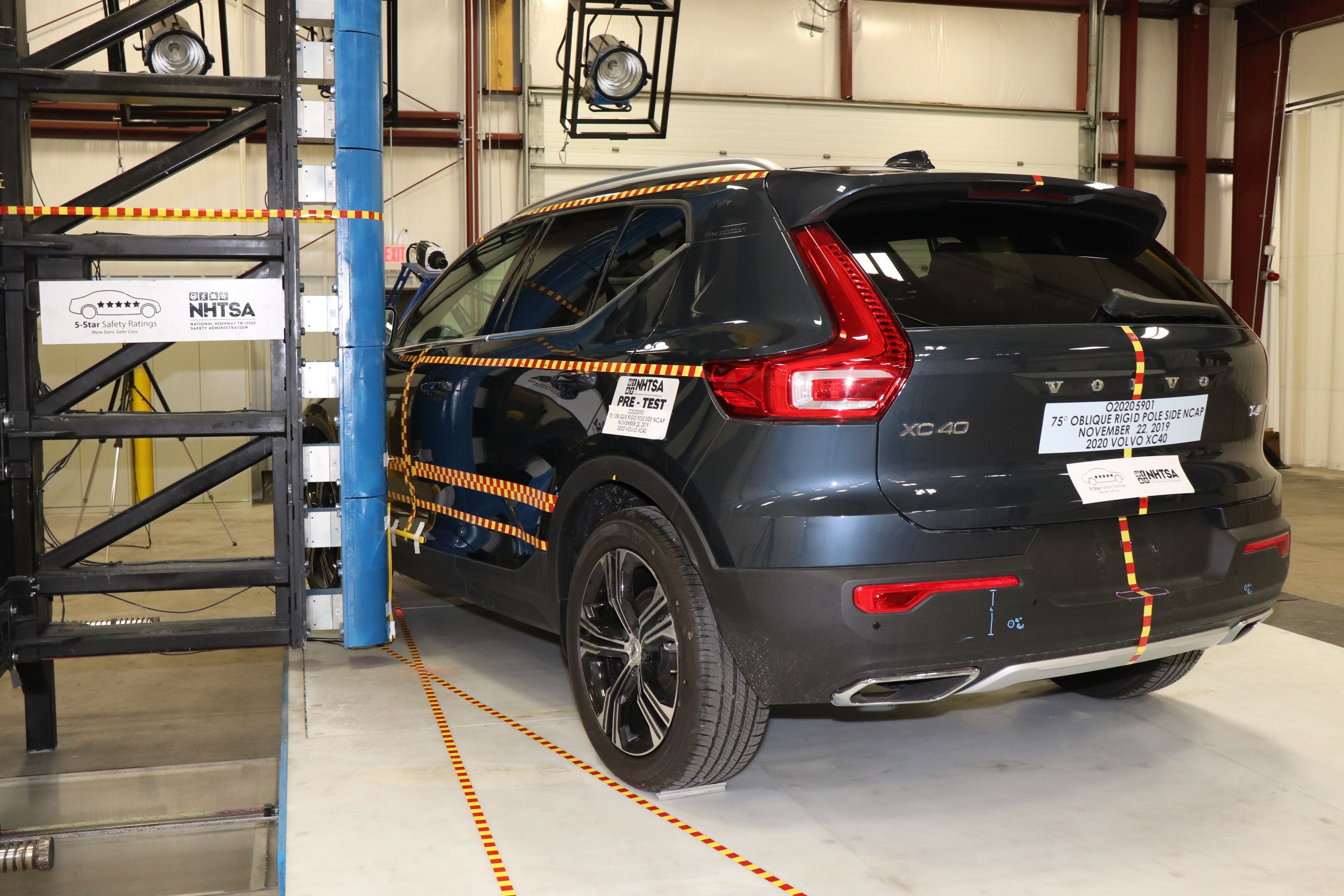 2020 VOLVO XC40 T4 crash image 18