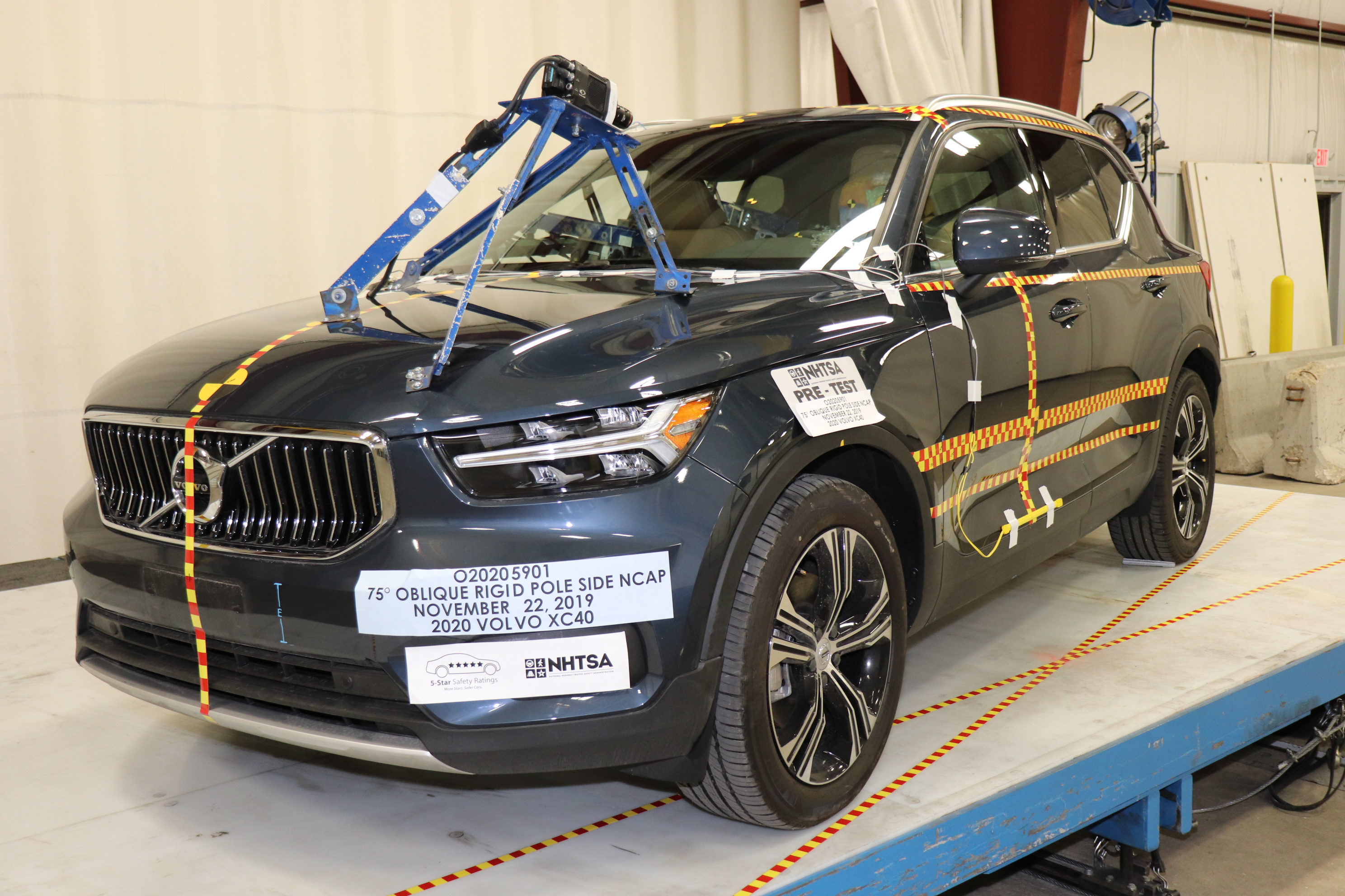 2020 VOLVO XC40 T4 crash image 5