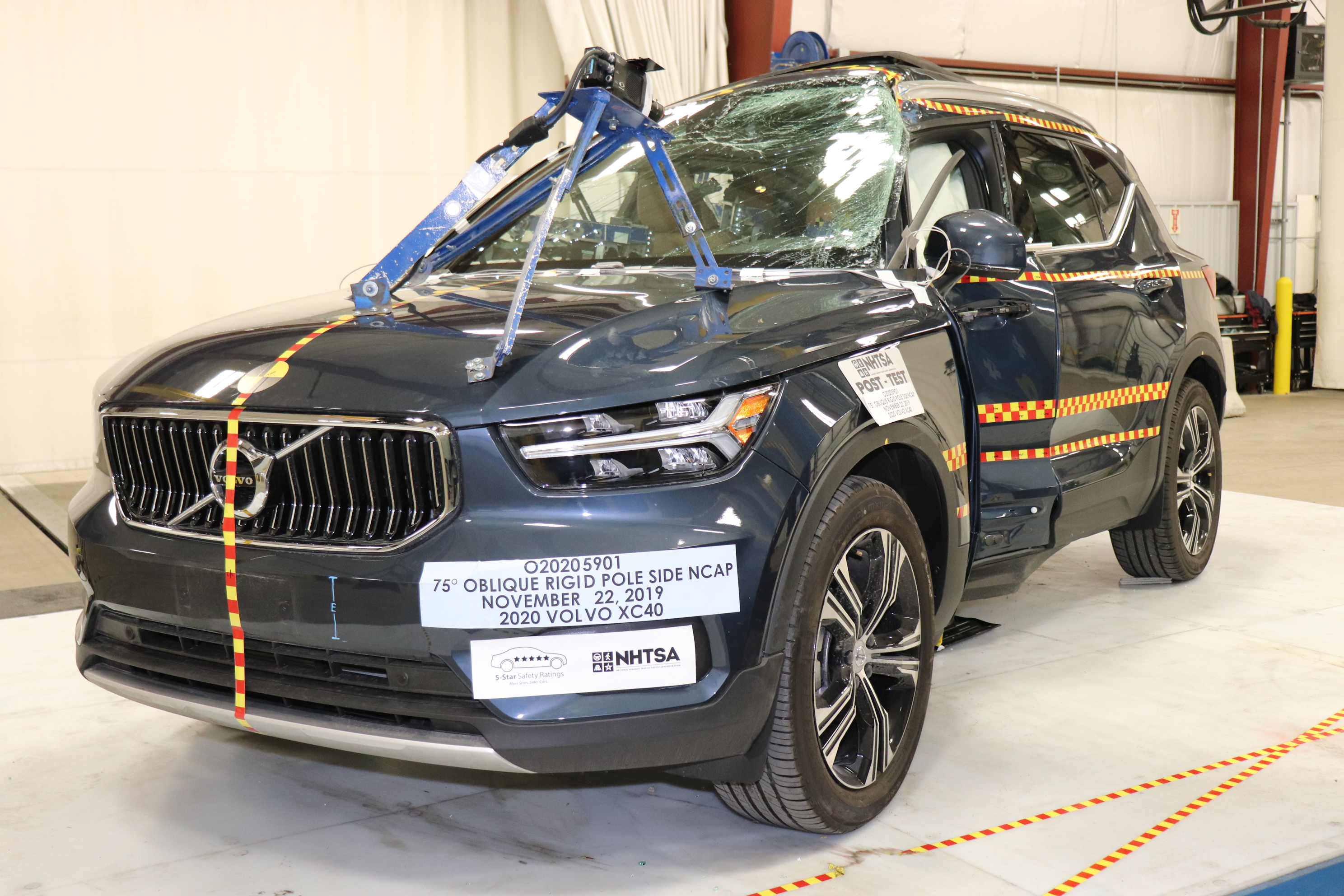 2020 VOLVO XC40 T4 crash image 6