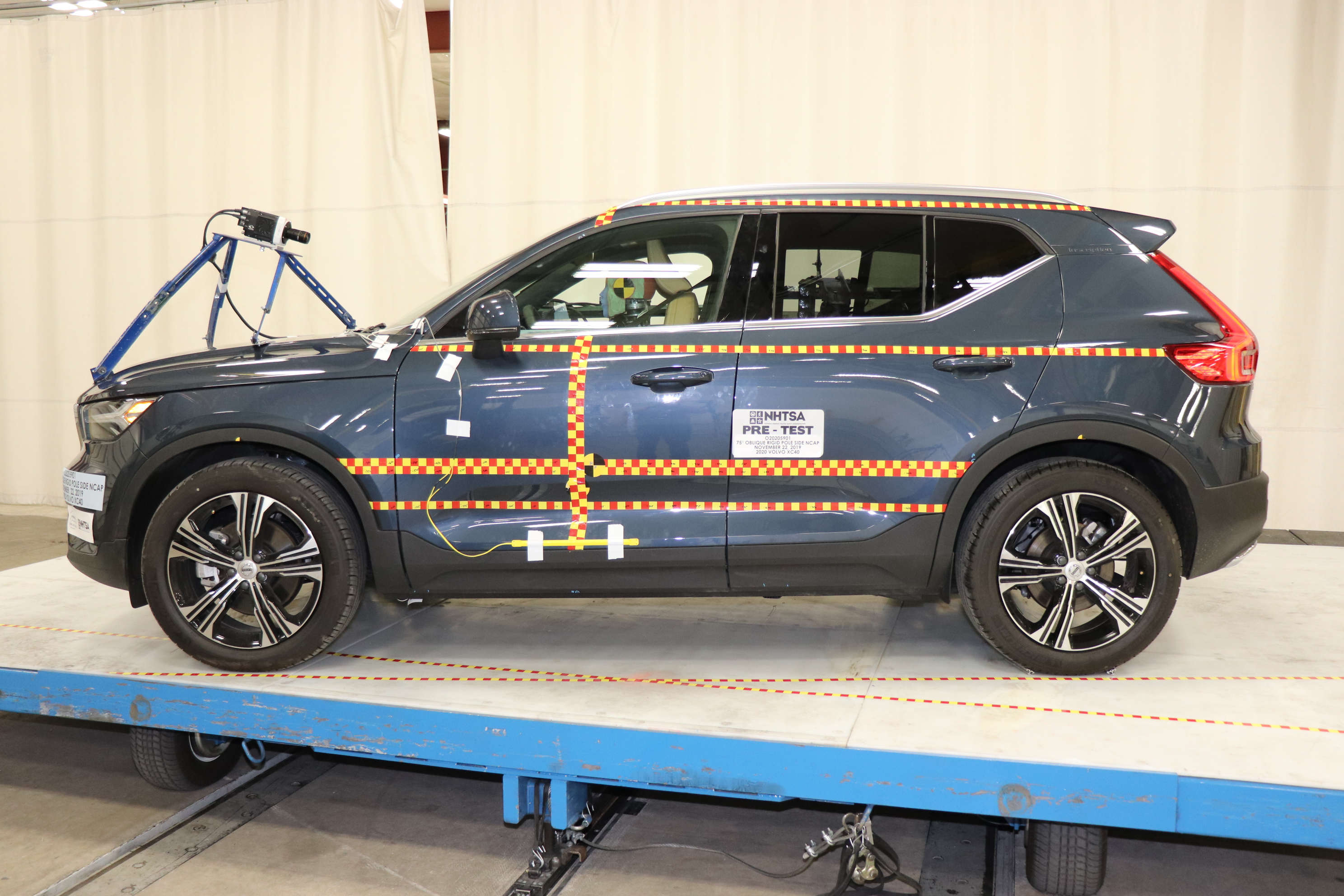 2020 VOLVO XC40 T4 crash image 7