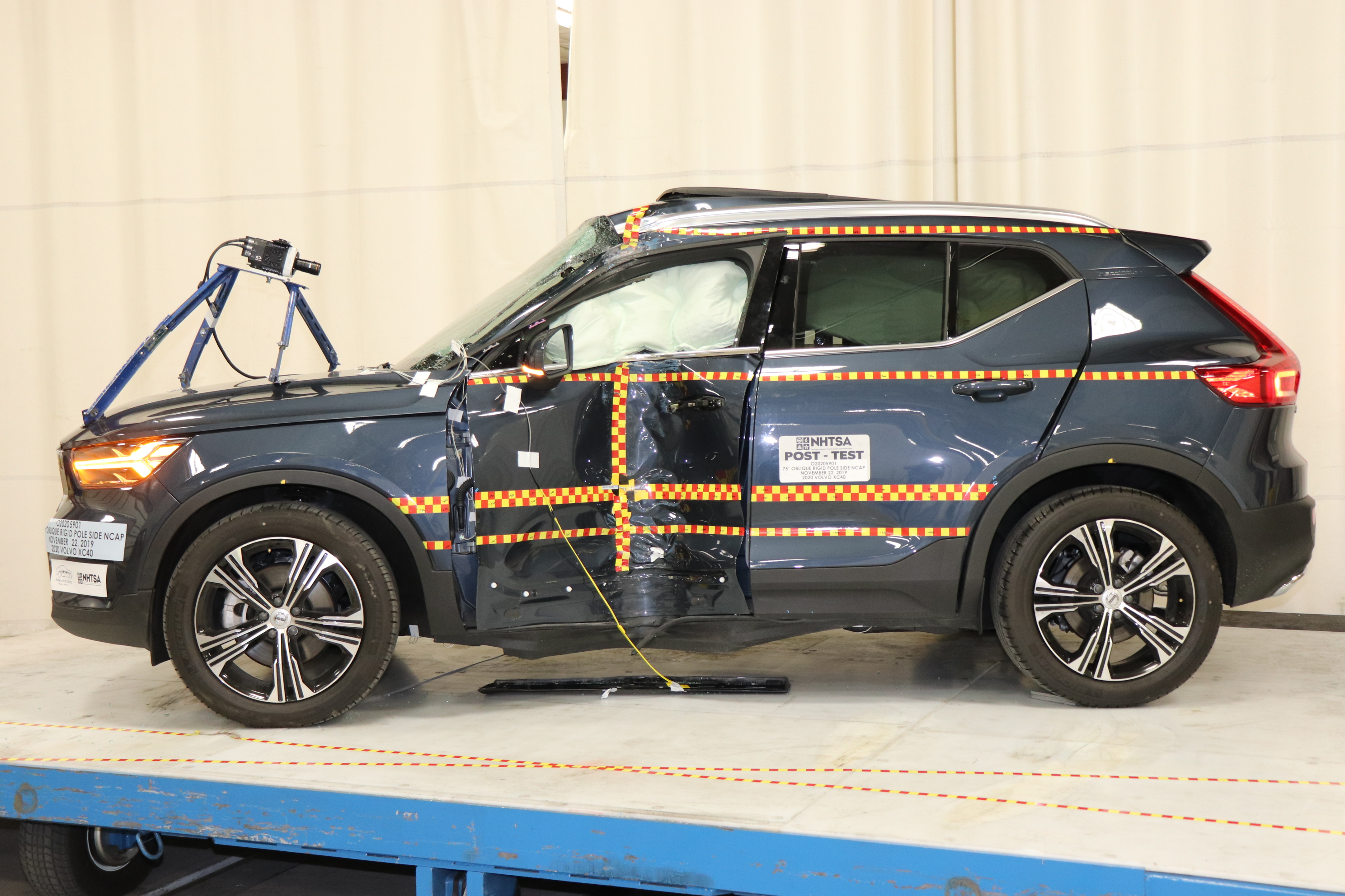 2020 VOLVO XC40 T4 crash image 8