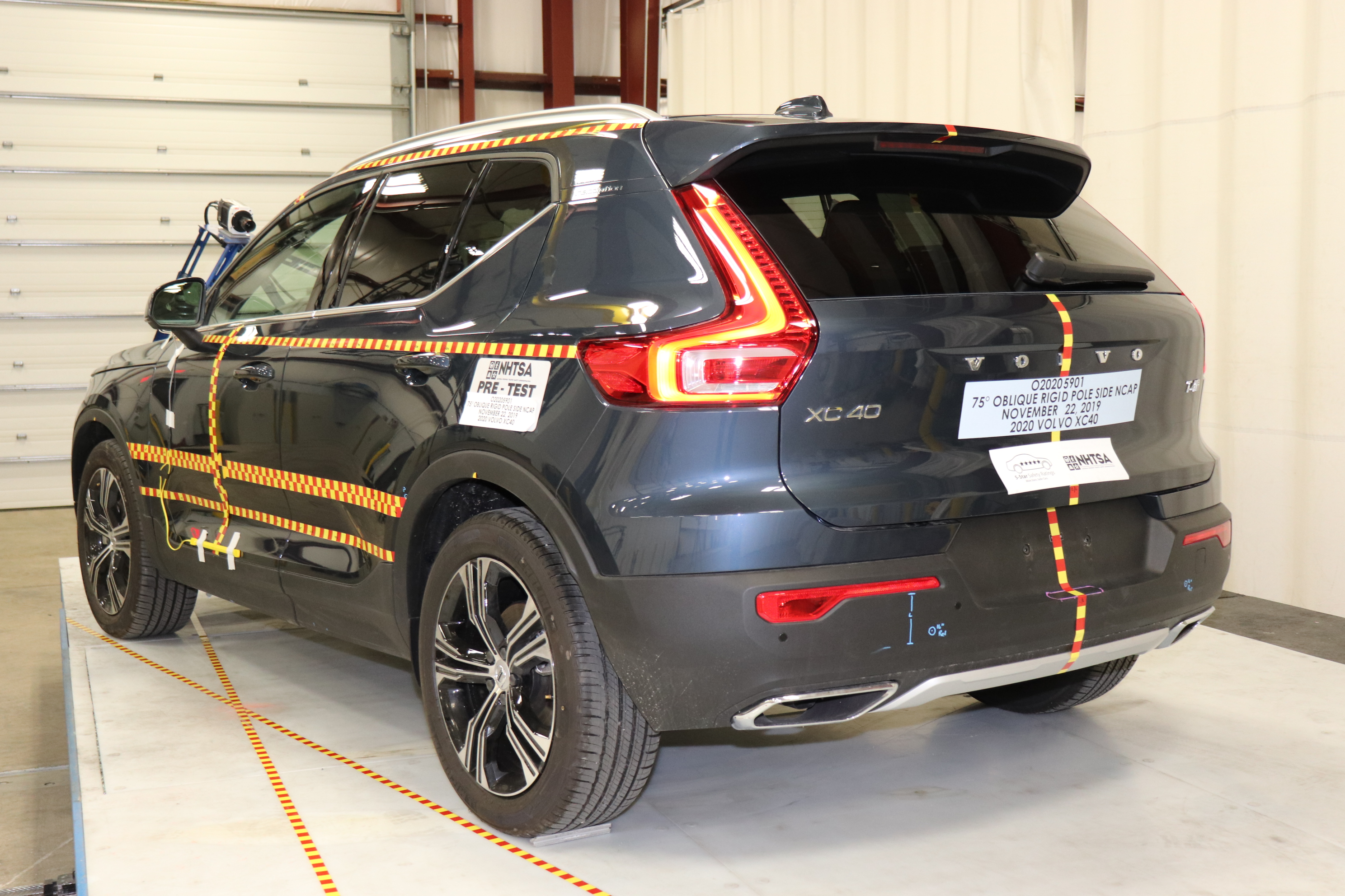 2020 VOLVO XC40 T4 crash image 9