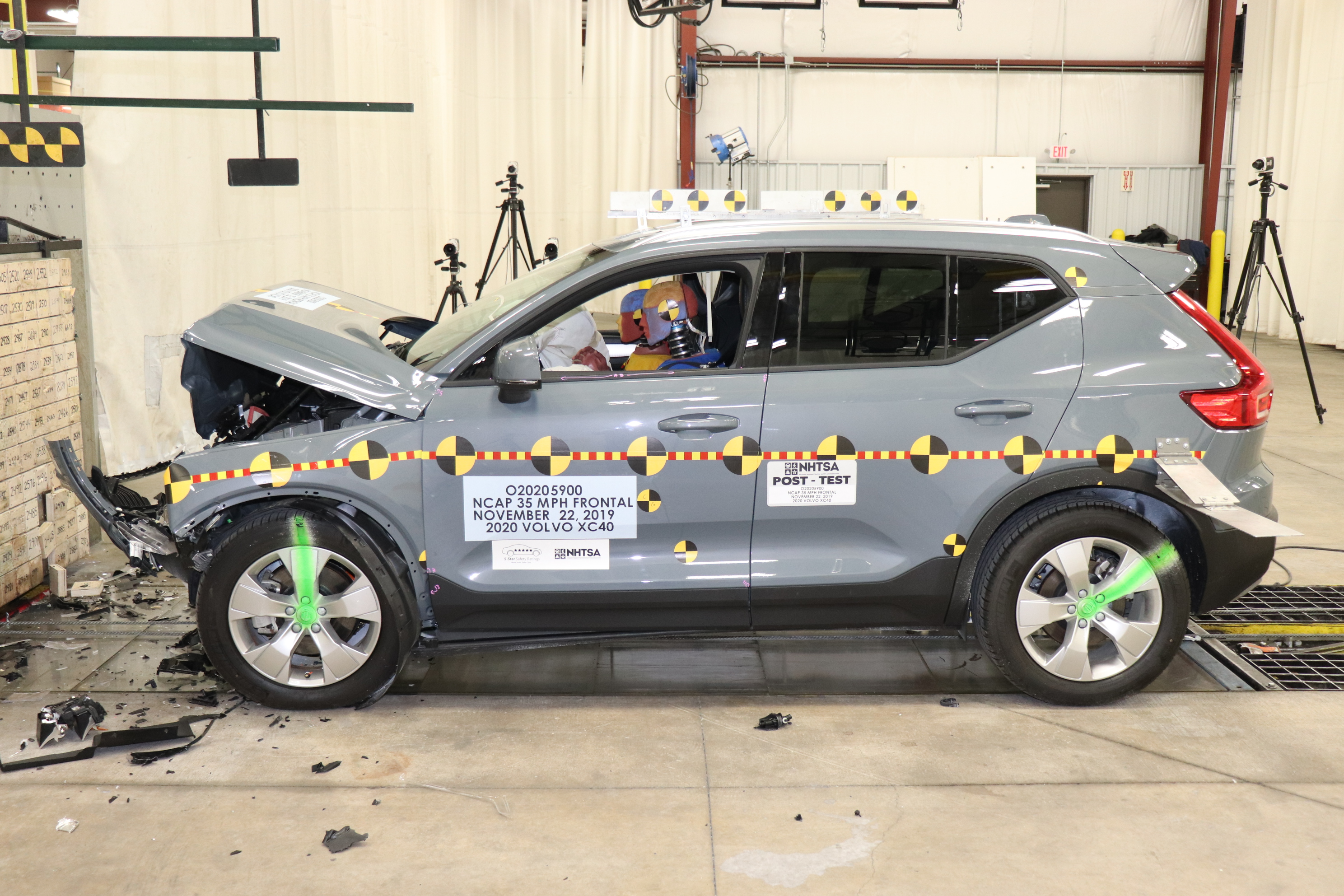2020 VOLVO XC40 T4 crash image 11