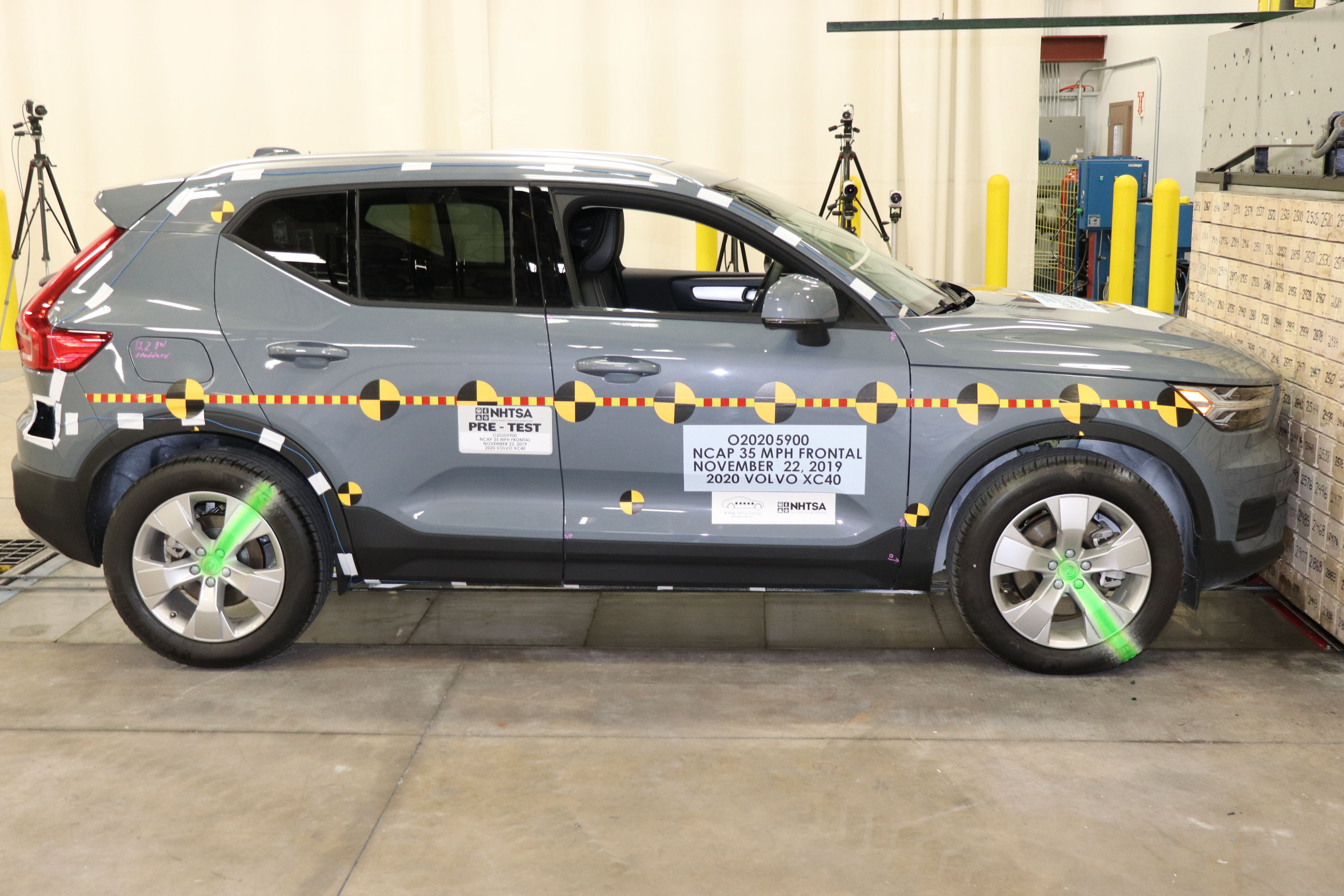 2020 VOLVO XC40 T4 crash image 12