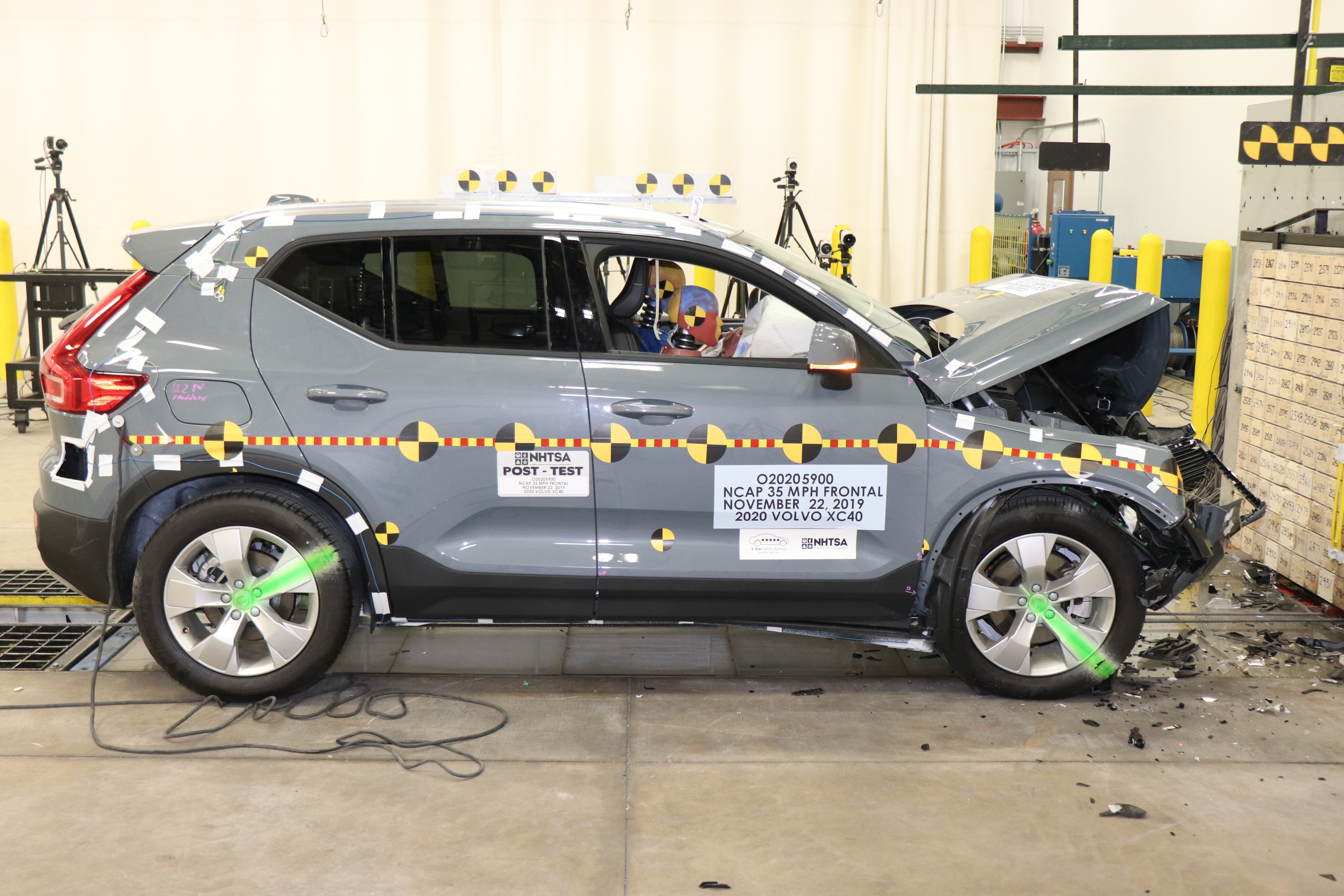 2020 VOLVO XC40 T4 crash image 13