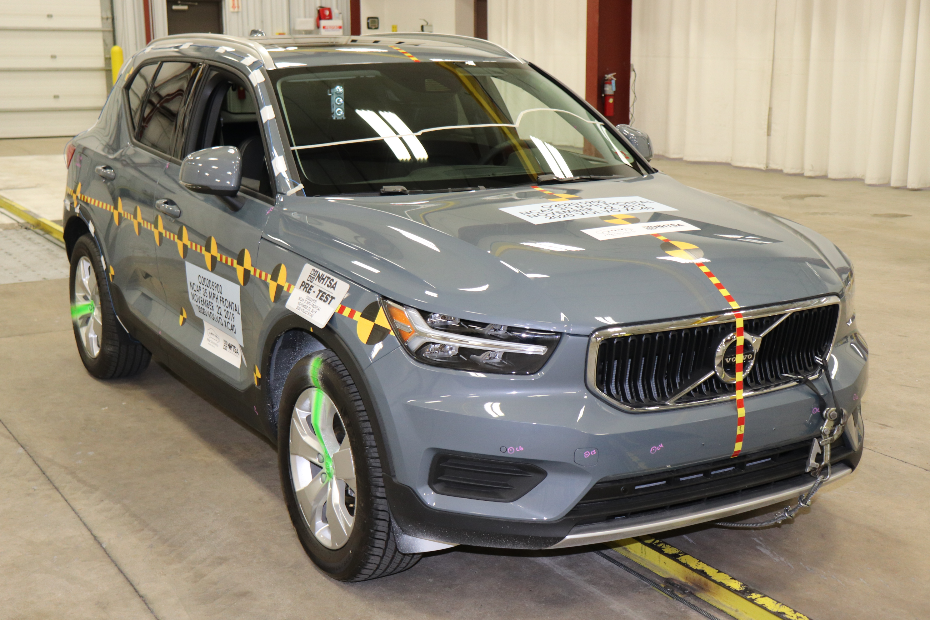 2020 VOLVO XC40 T4 crash image 14