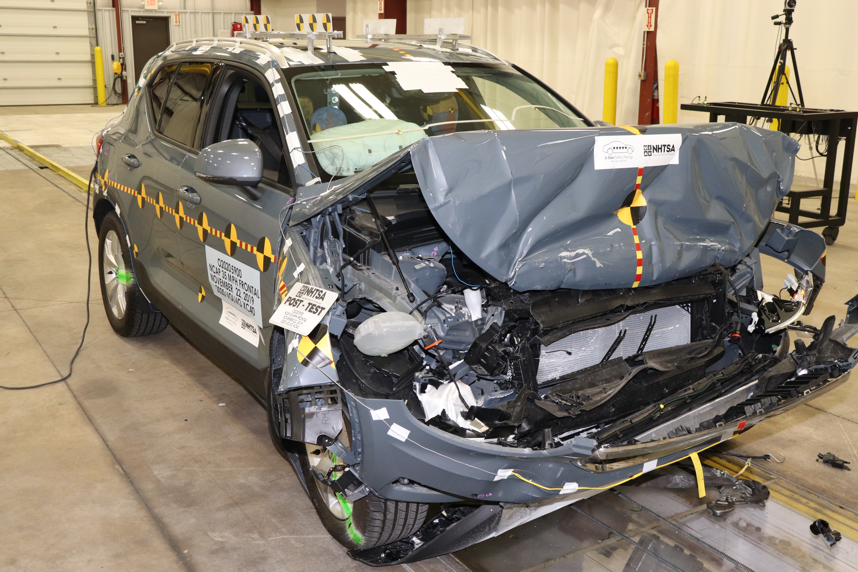 2020 VOLVO XC40 T4 crash image 15