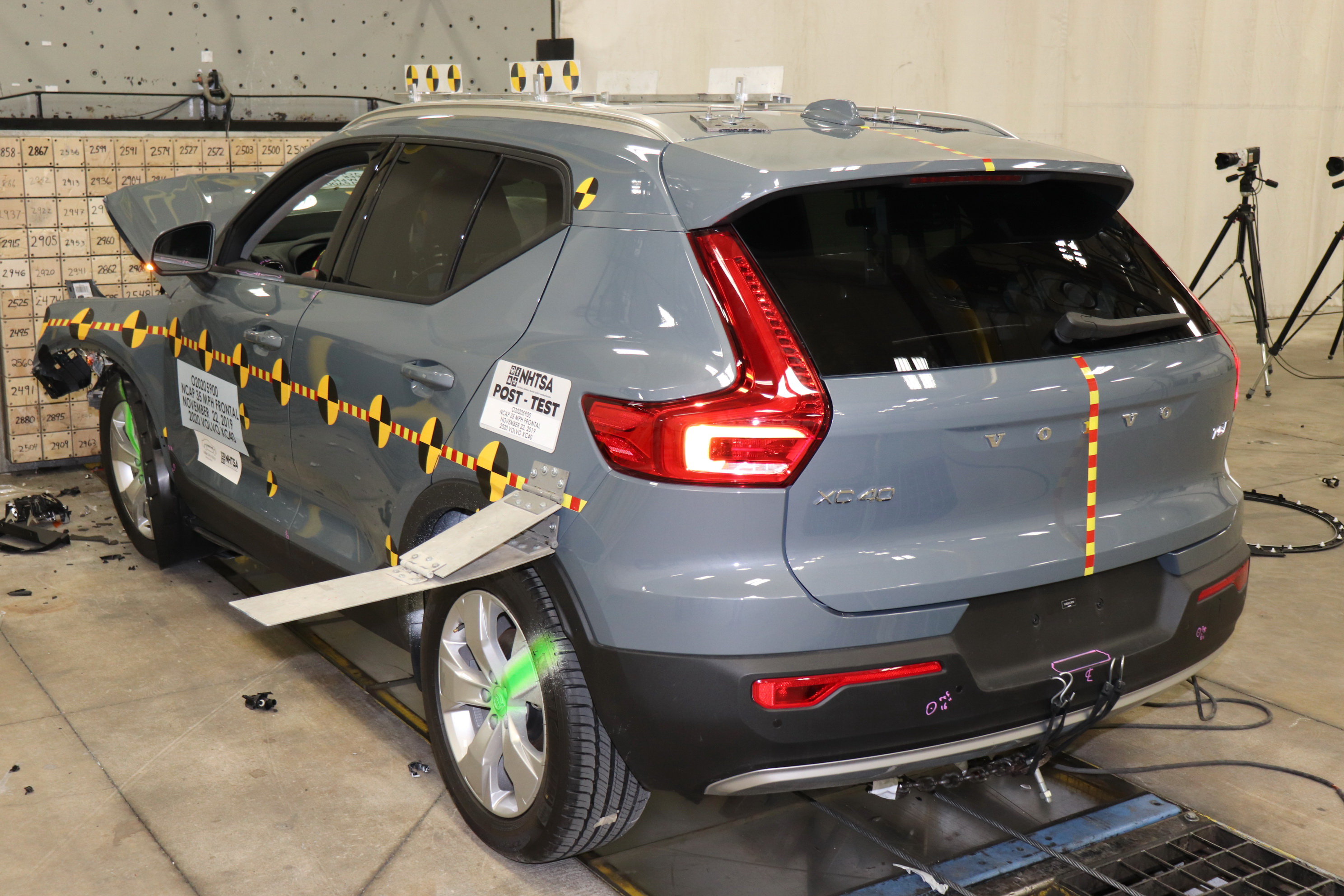2020 VOLVO XC40 T4 crash image 17
