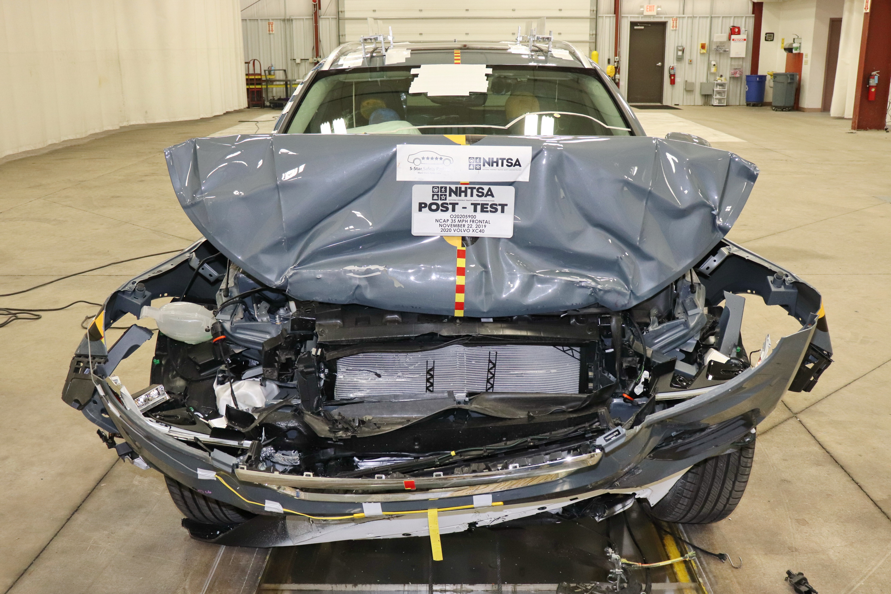 2020 VOLVO XC40 T4 crash image 9