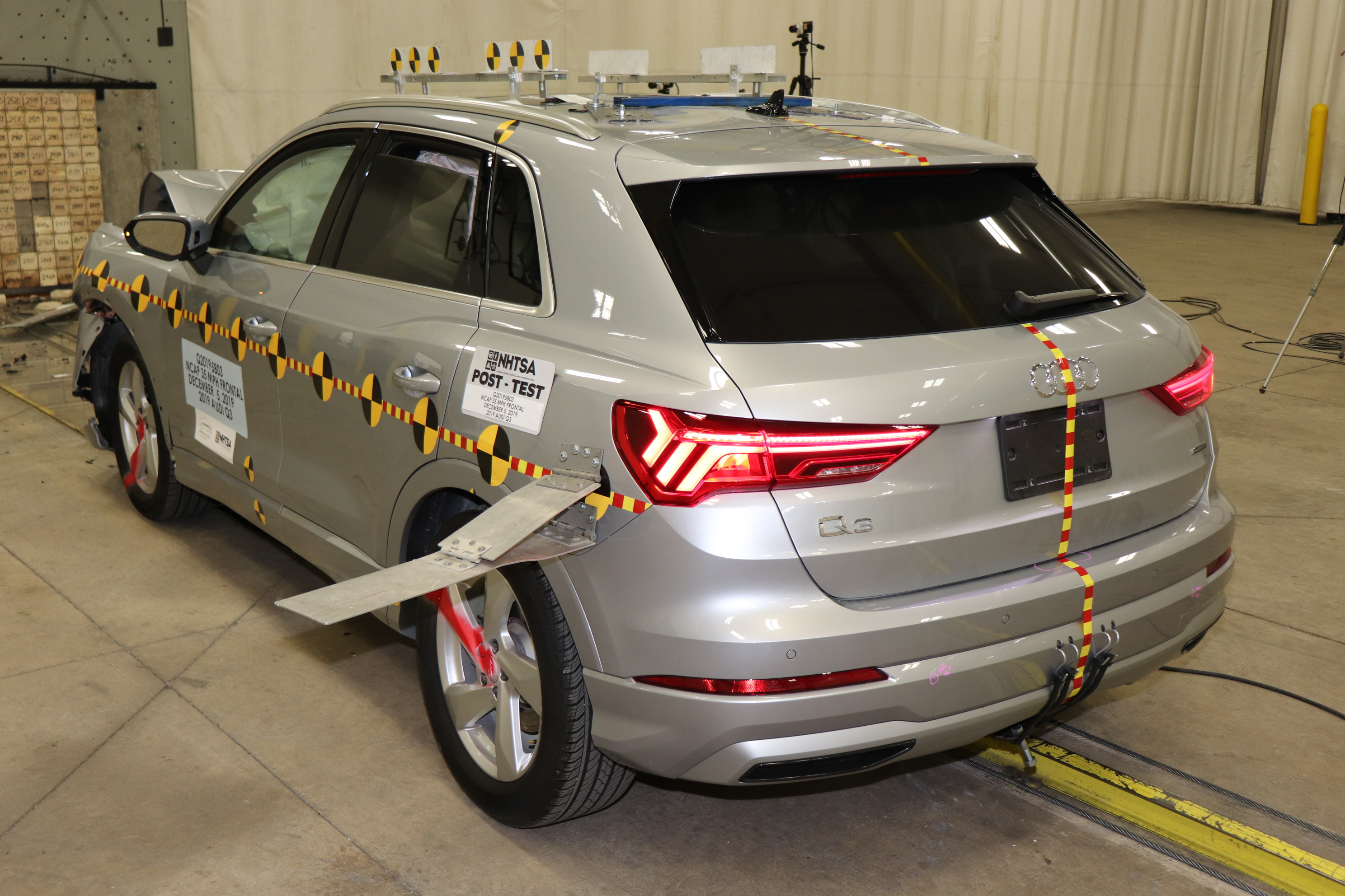 2019 AUDI Q3 crash image 17