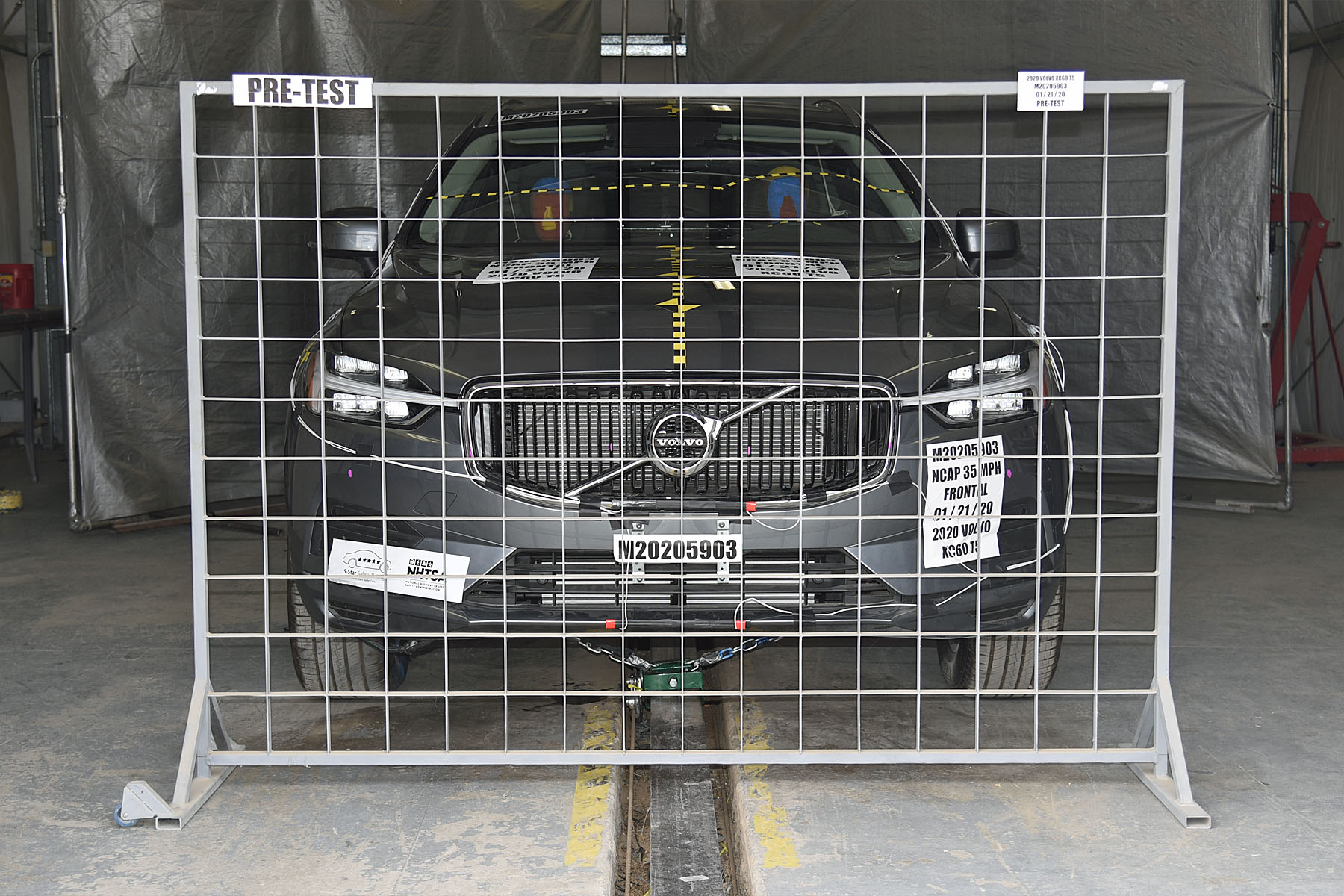 2020 VOLVO XC60 crash image