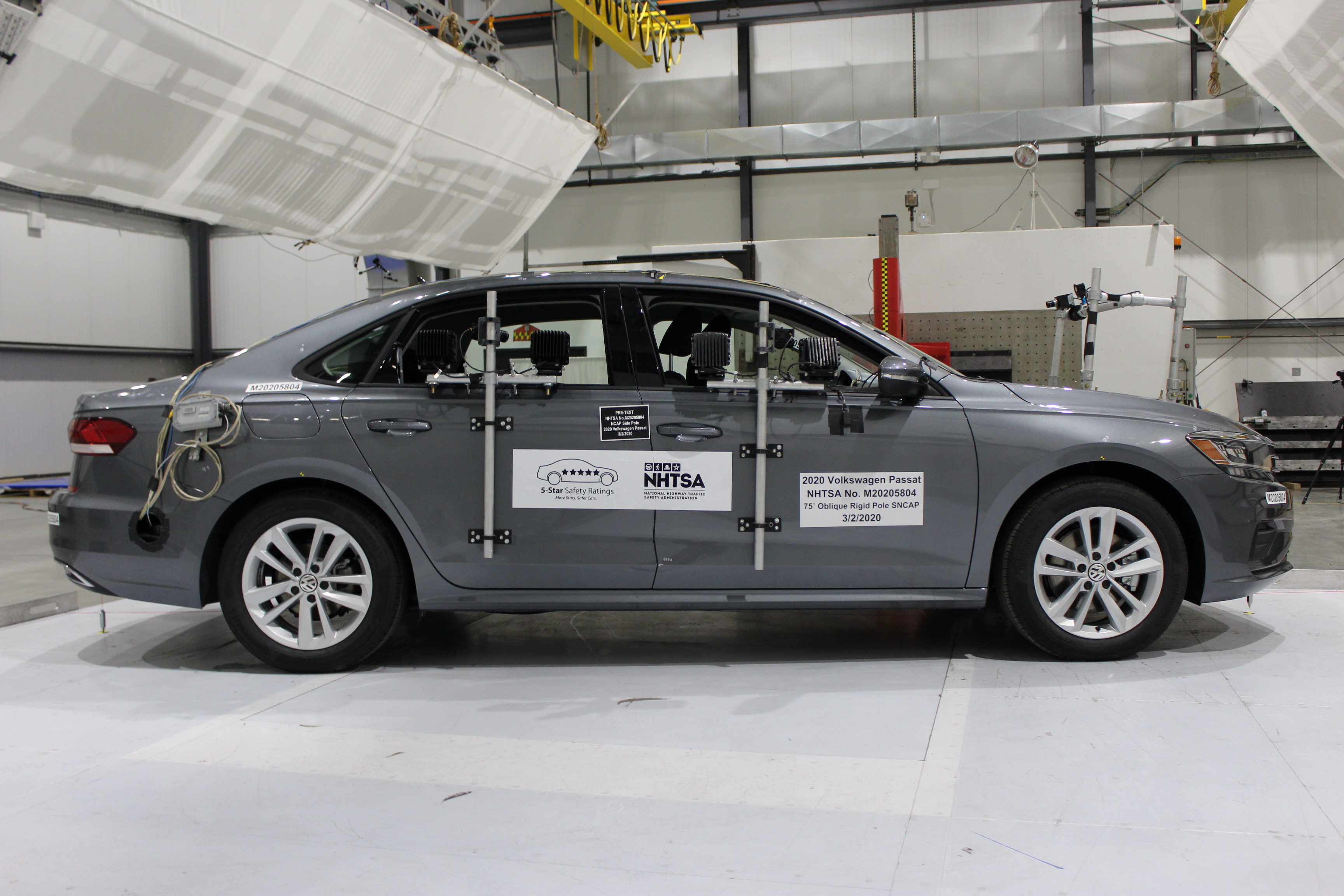 2020 VOLKSWAGEN PASSAT crash image 13