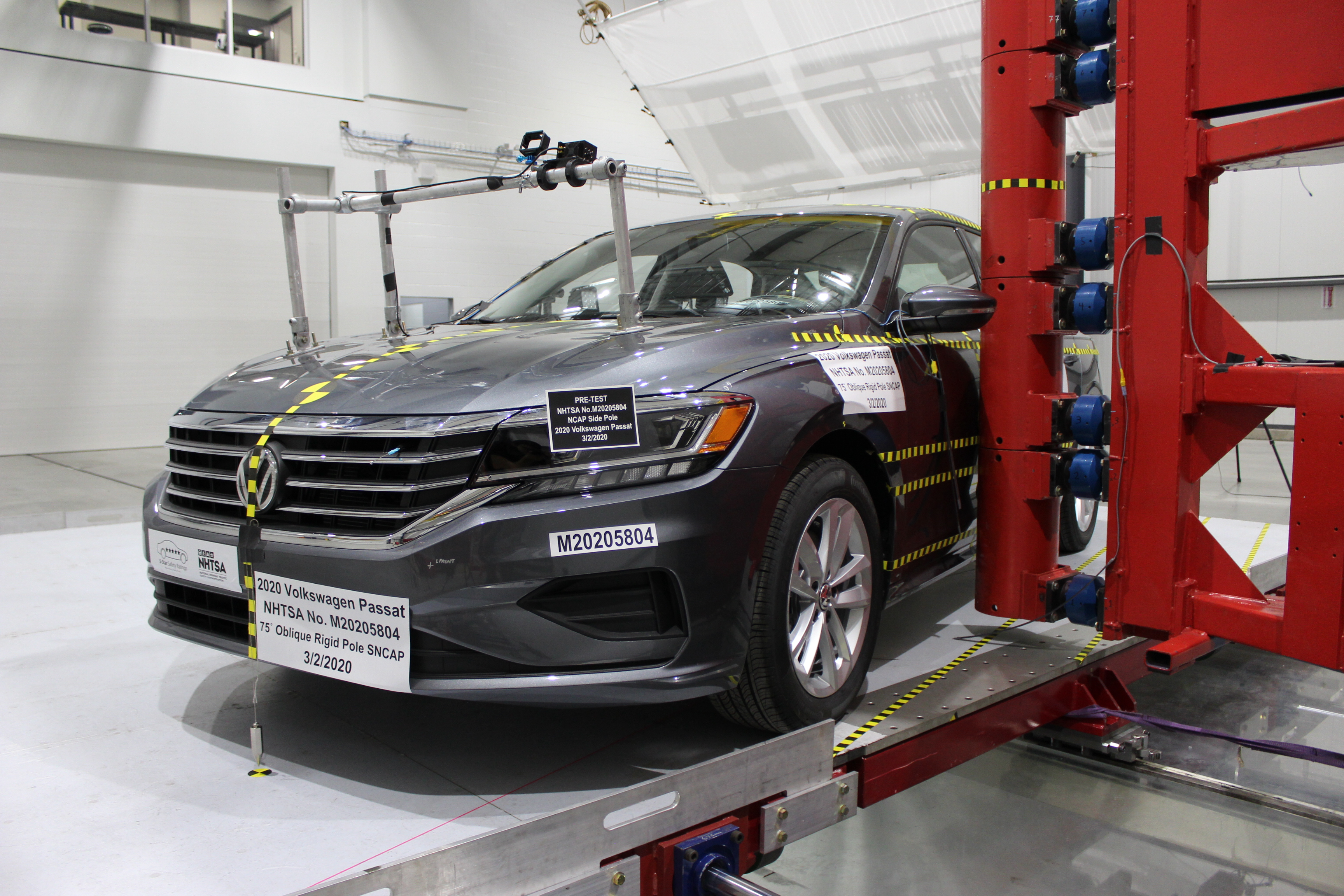 2020 VOLKSWAGEN PASSAT crash image 17