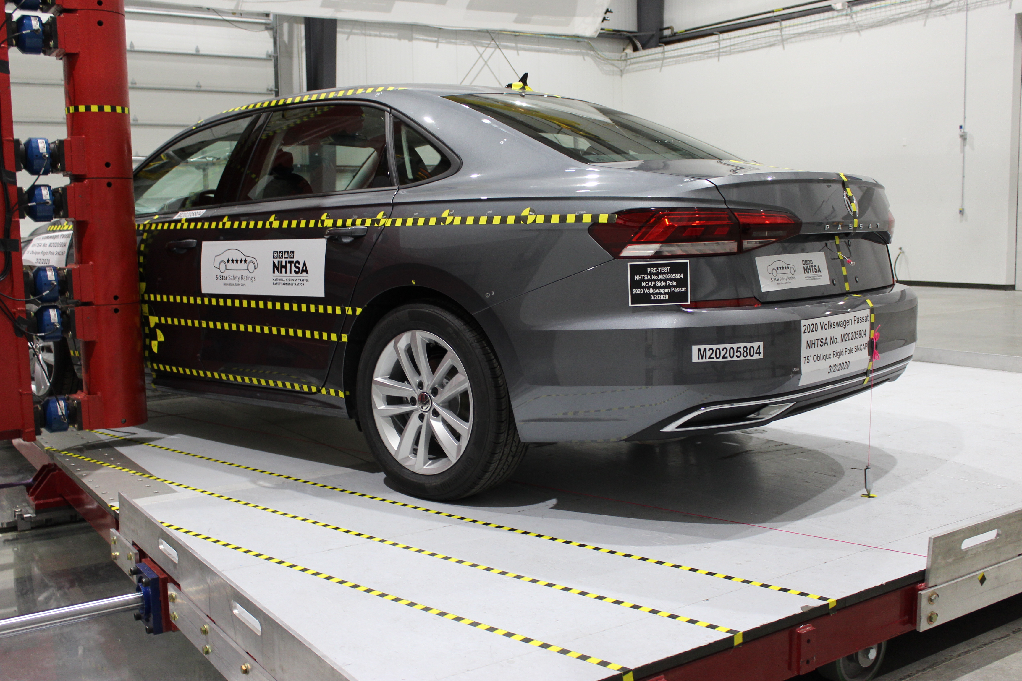 2020 VOLKSWAGEN PASSAT crash image 18