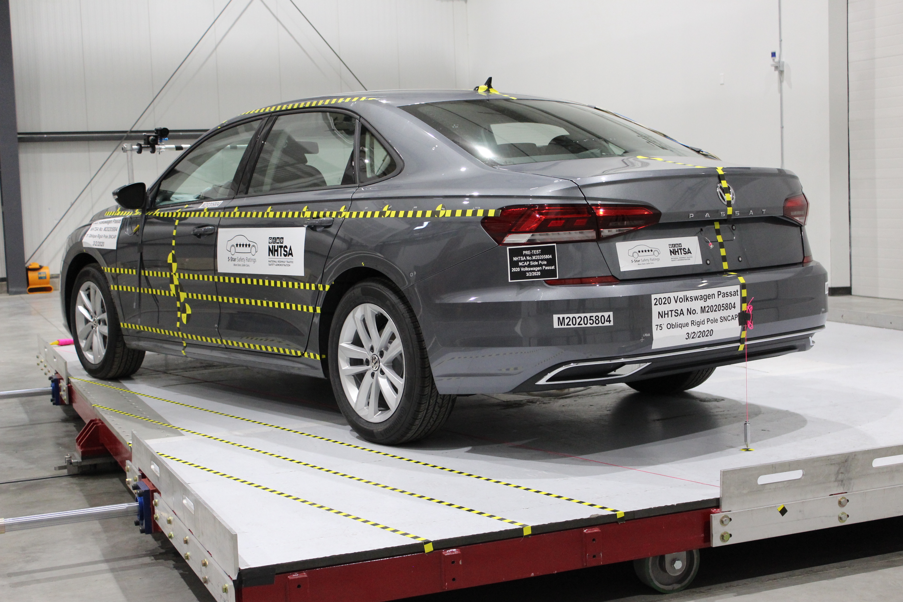 2020 VOLKSWAGEN PASSAT crash image 9