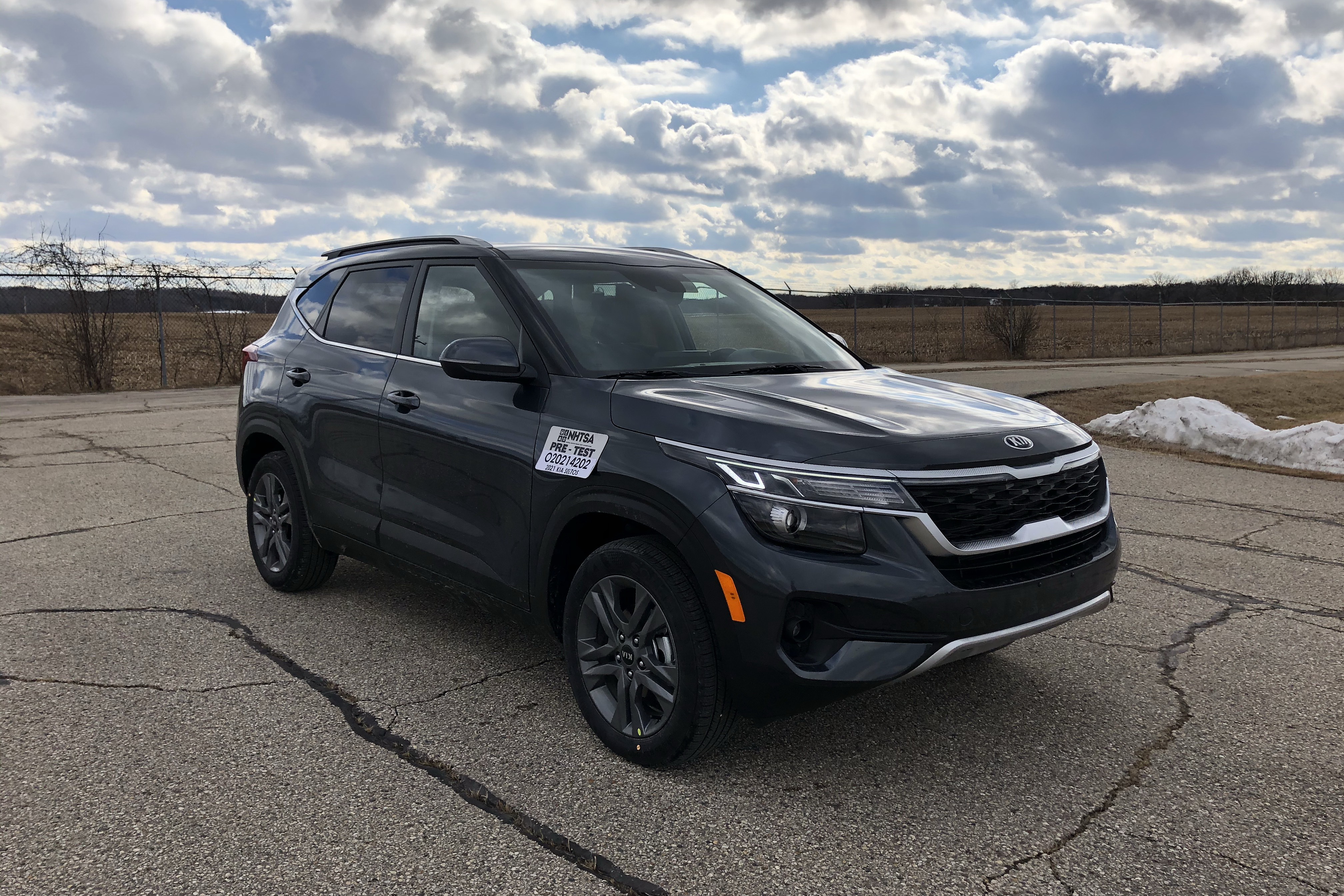 2021 KIA SELTOS crash image