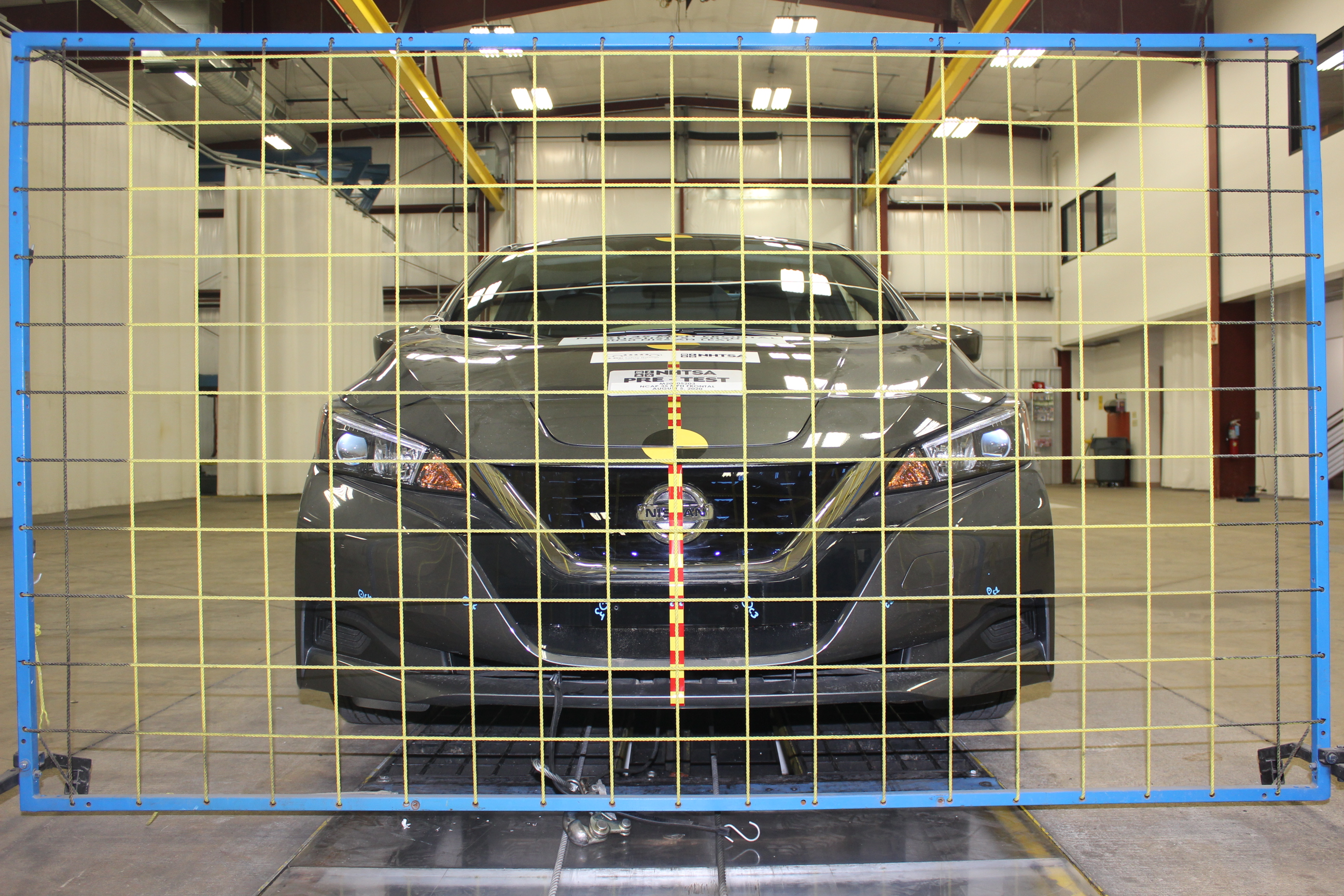 2020 NISSAN LEAF crash-test photo