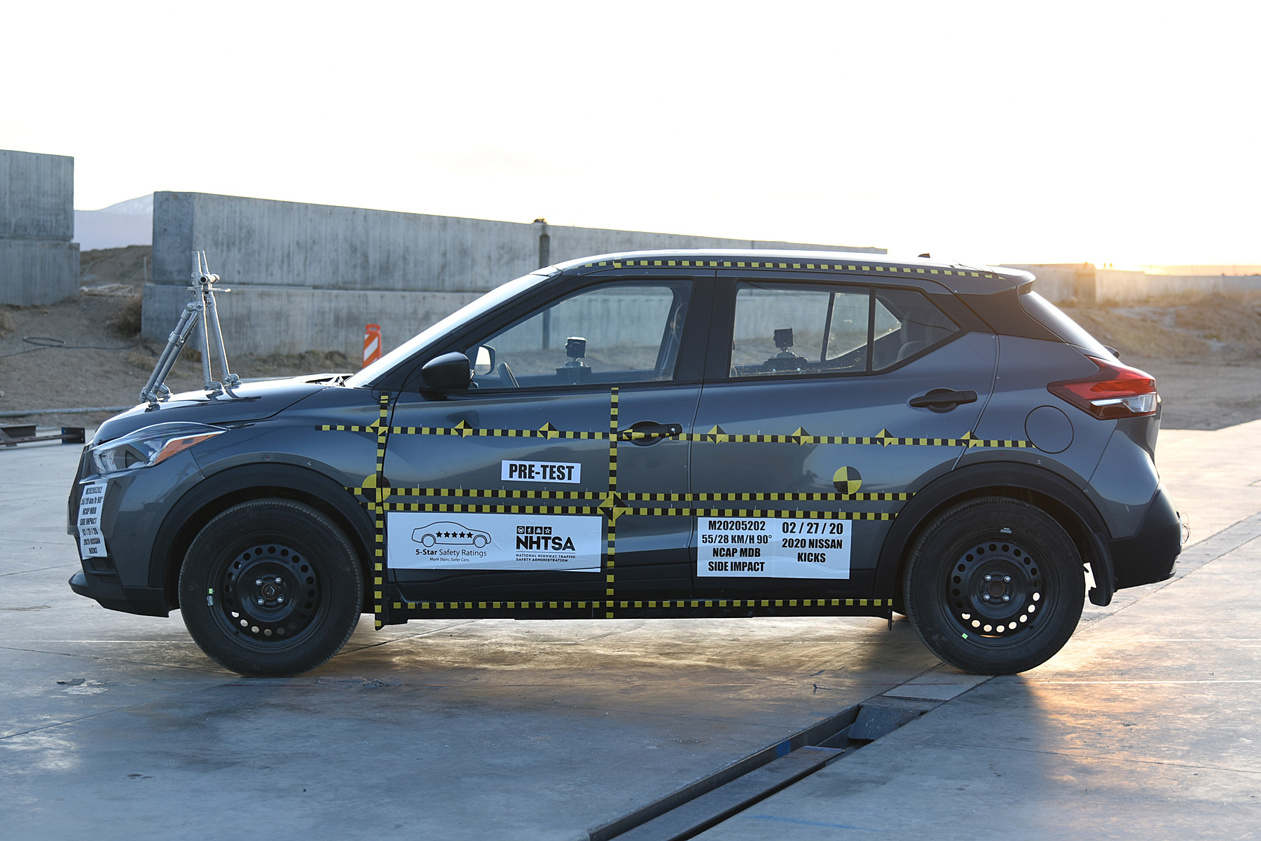 2020 NISSAN KICKS crash image 3