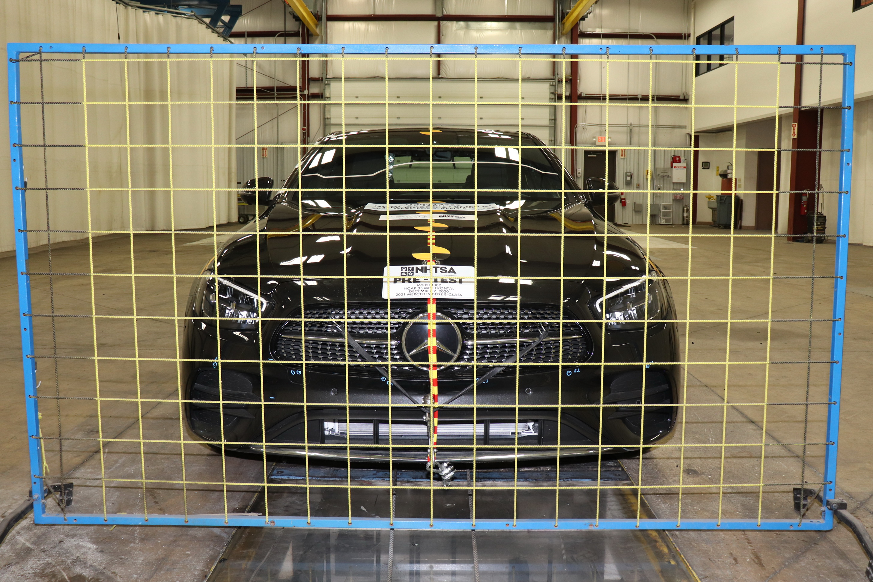 2021 MERCEDES E-CLASS crash-test photo