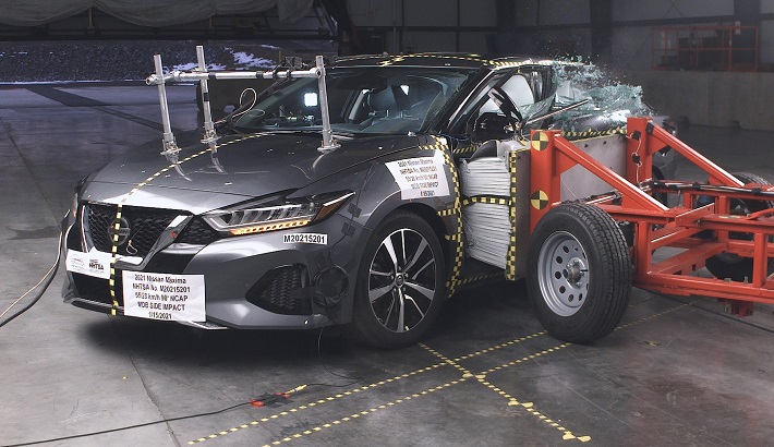 2021 NISSAN MAXIMA crash image
