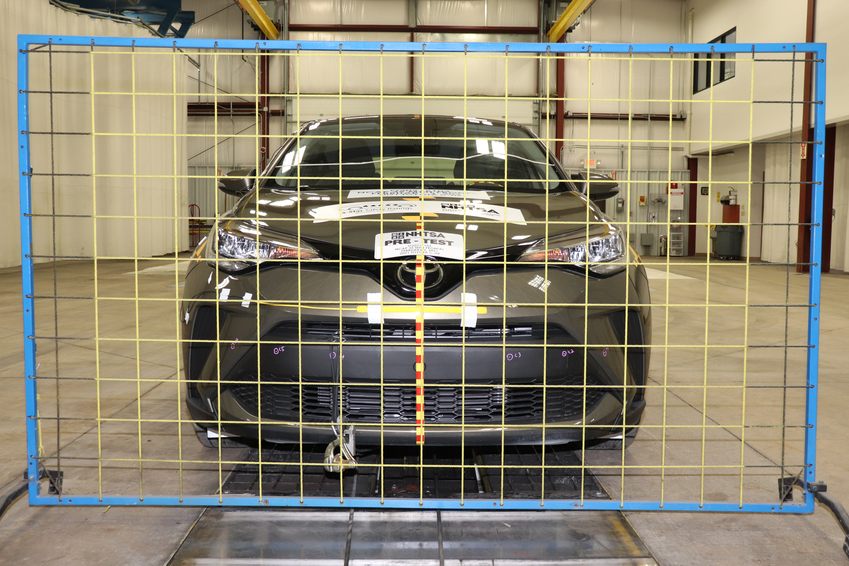 2021 TOYOTA C-HR crash-test photo