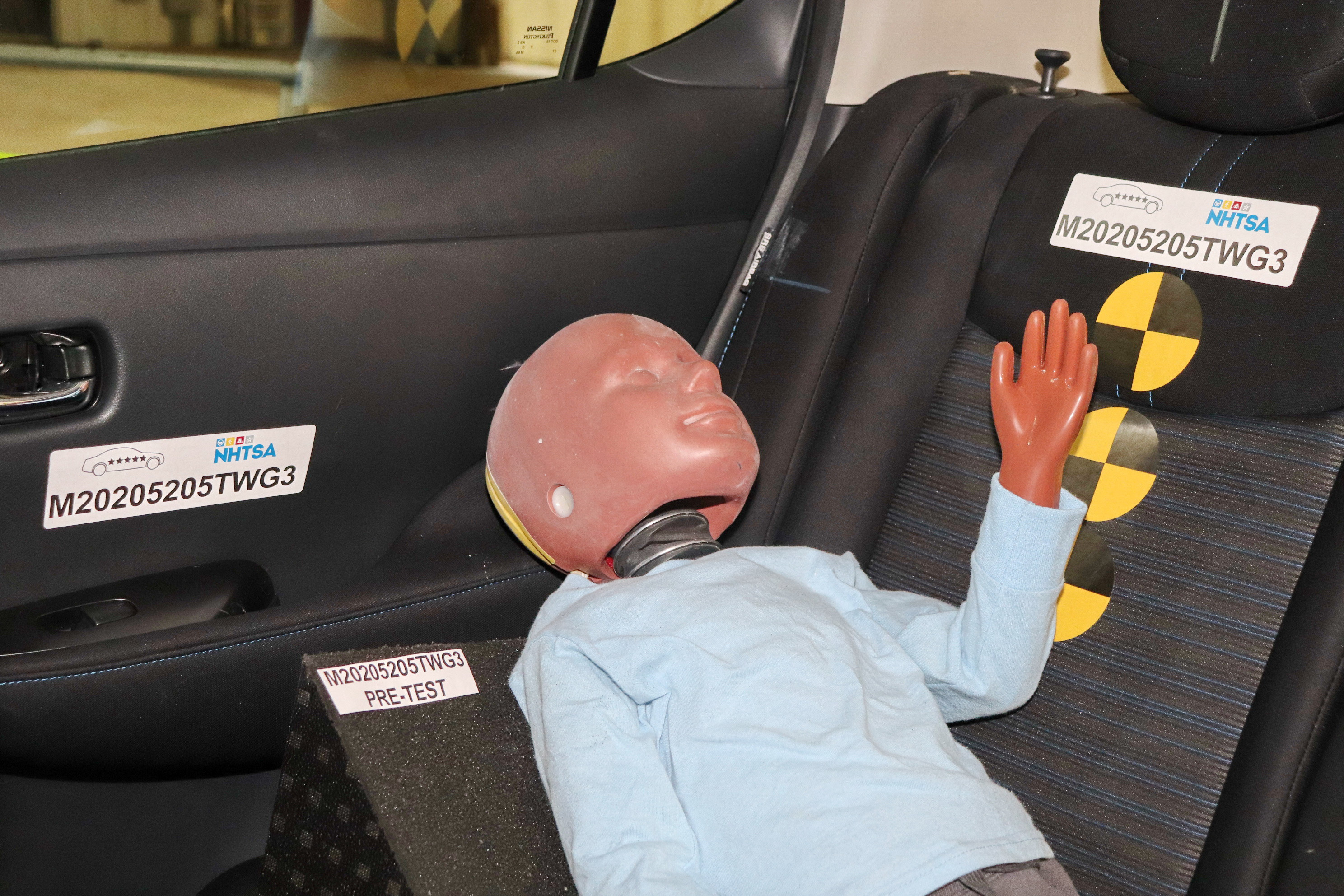 2020 NISSAN LEAF crash image 11