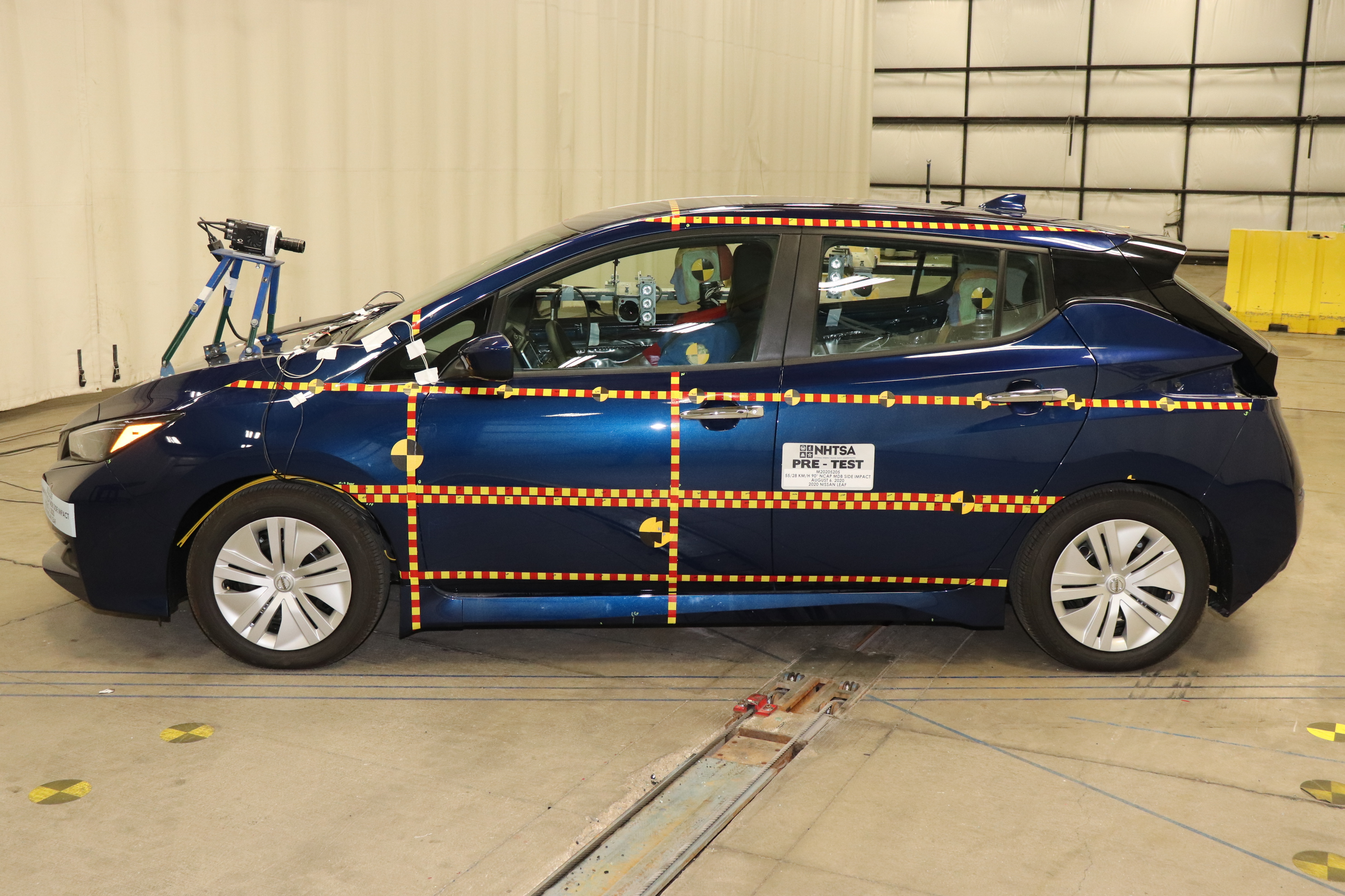 2020 NISSAN LEAF crash image 3