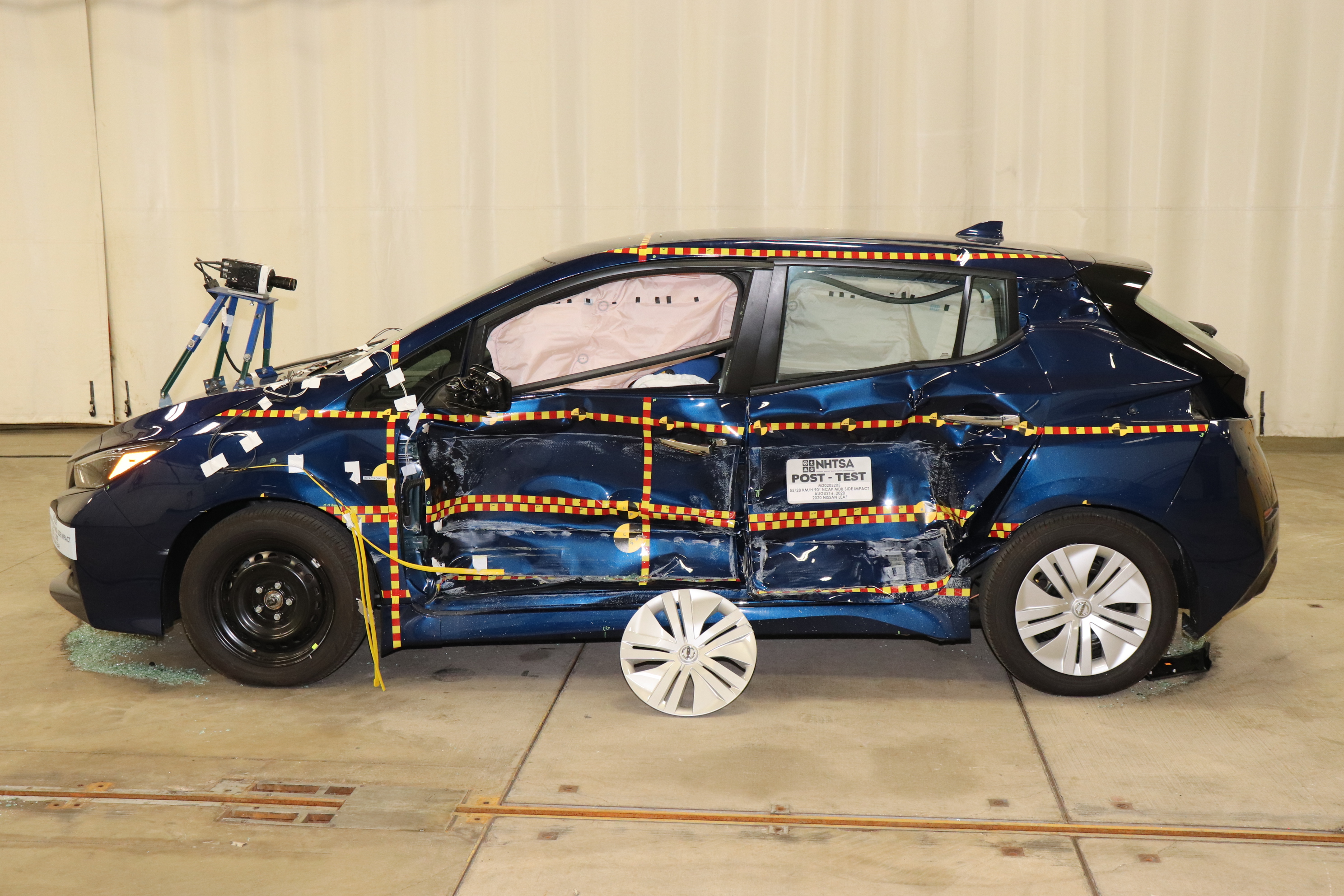 2020 NISSAN LEAF crash image 4