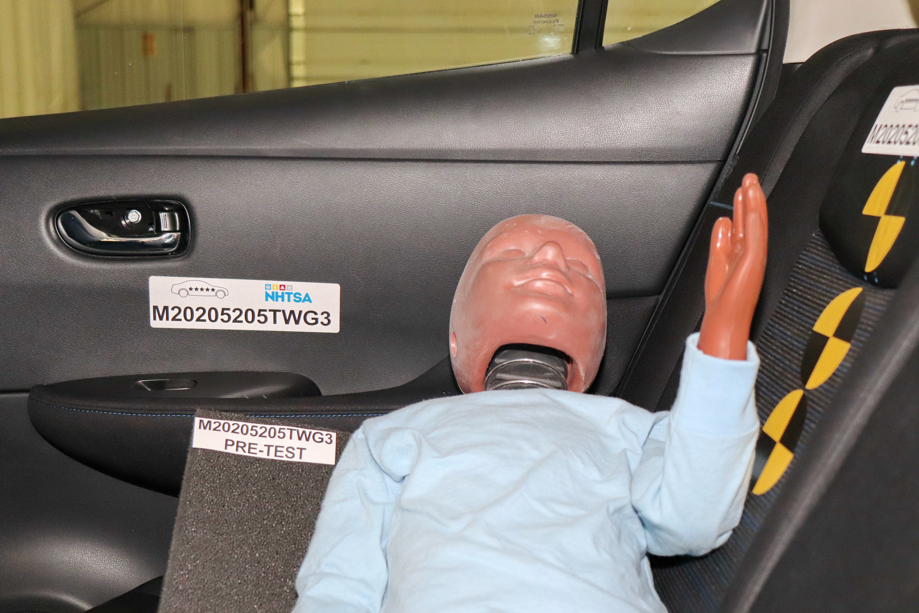2020 NISSAN LEAF crash image 7
