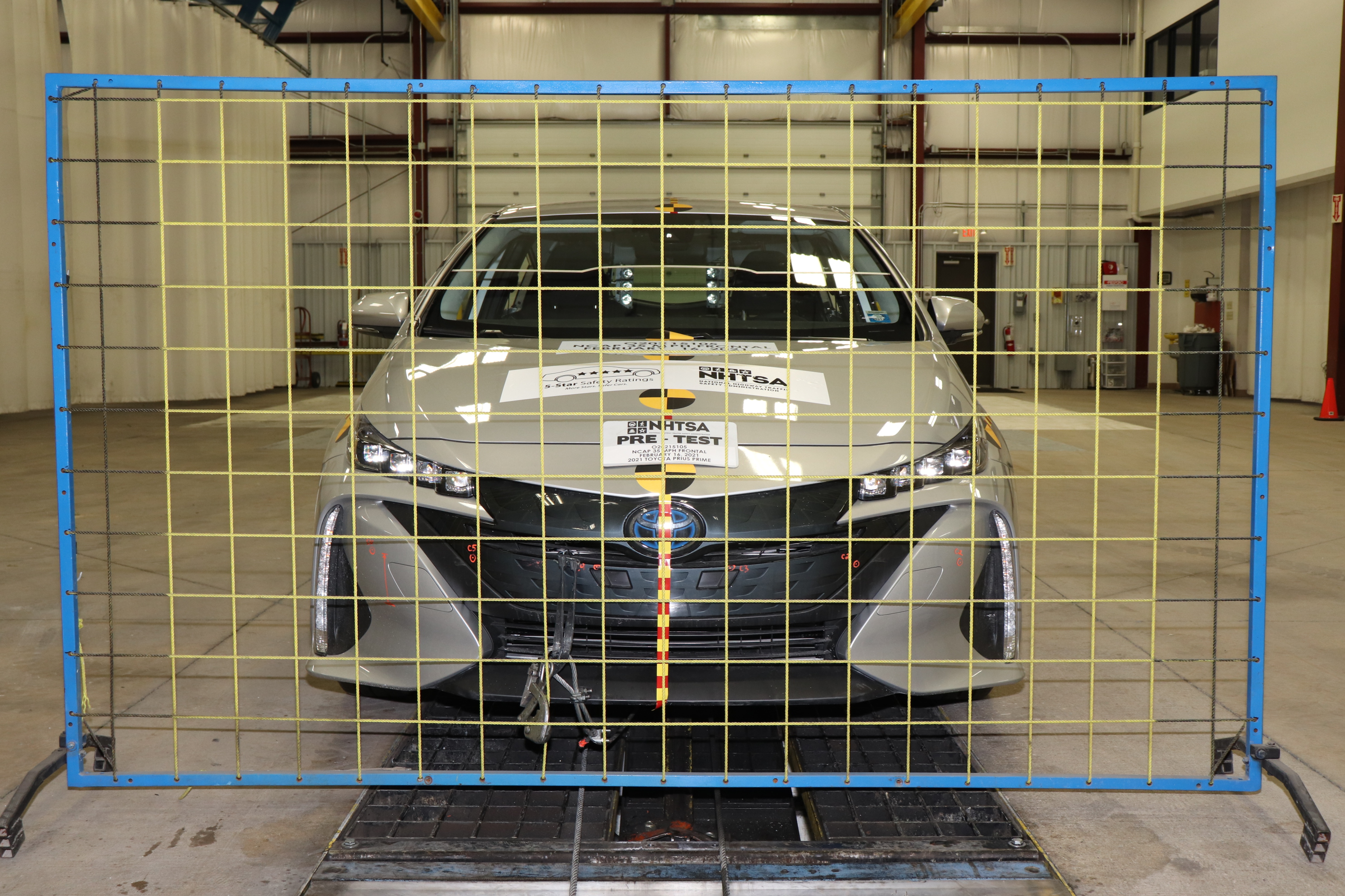 2021 TOYOTA PRIUS PRIME crash-test photo