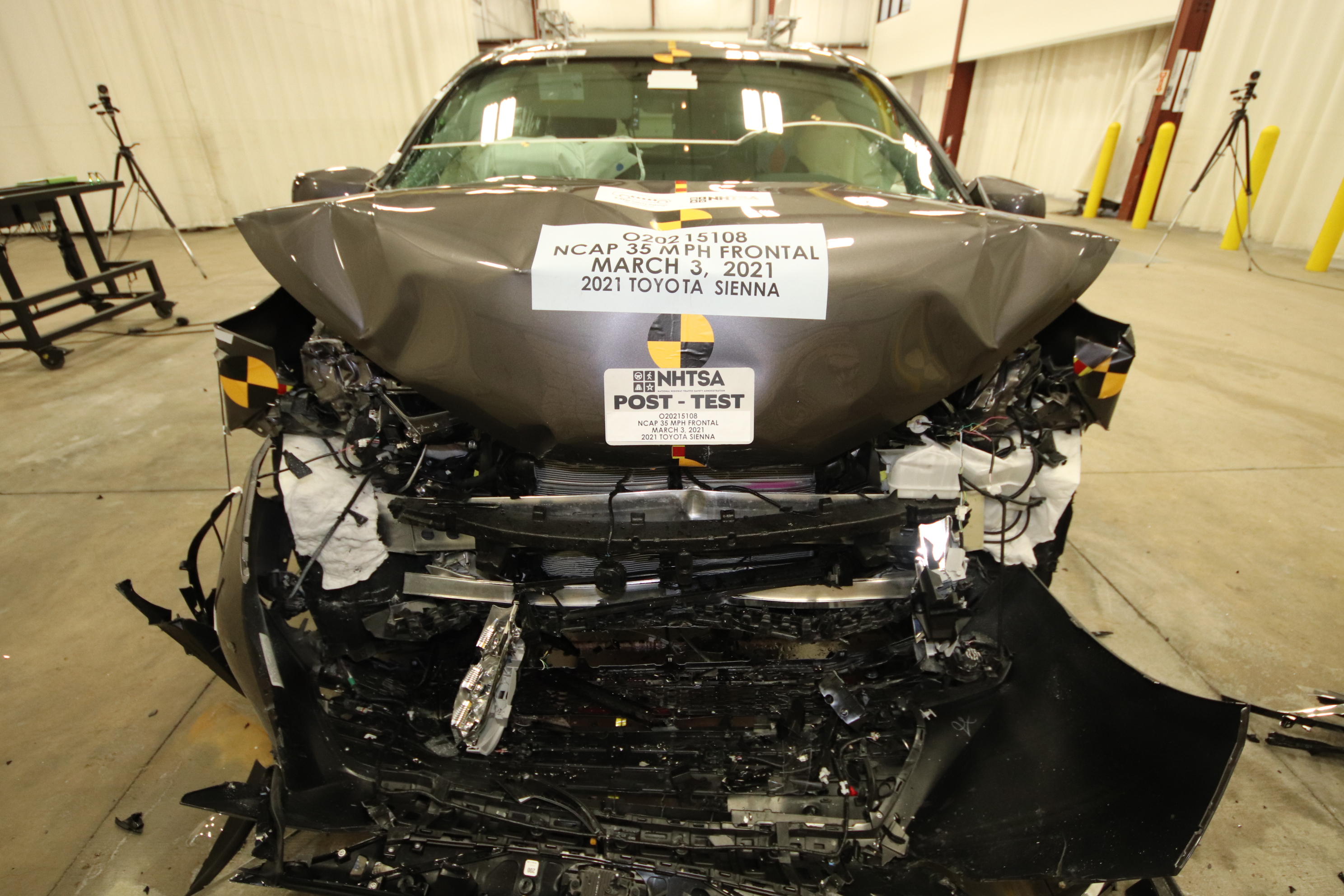 2021 TOYOTA SIENNA crash image 10