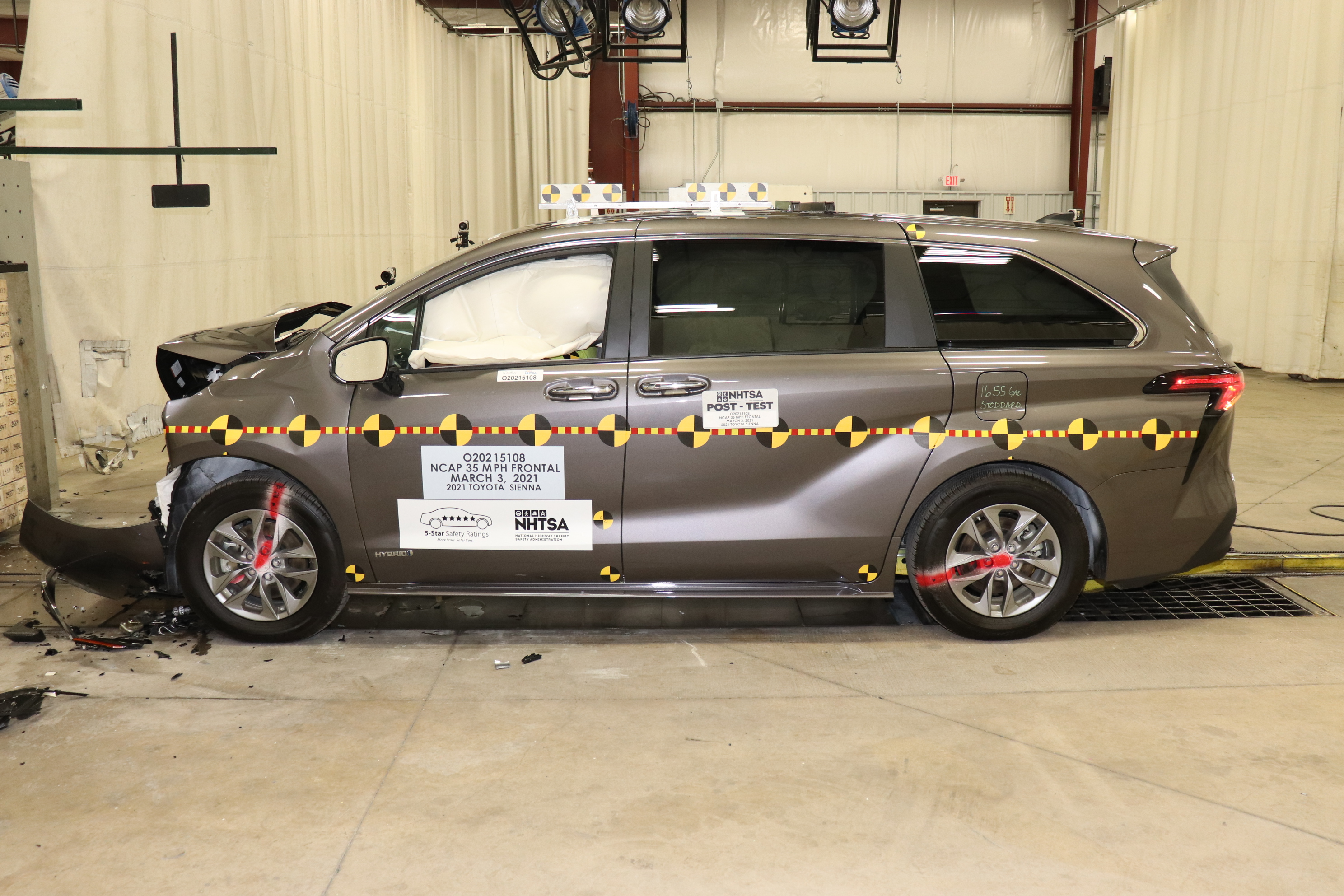 2021 TOYOTA SIENNA crash image 12