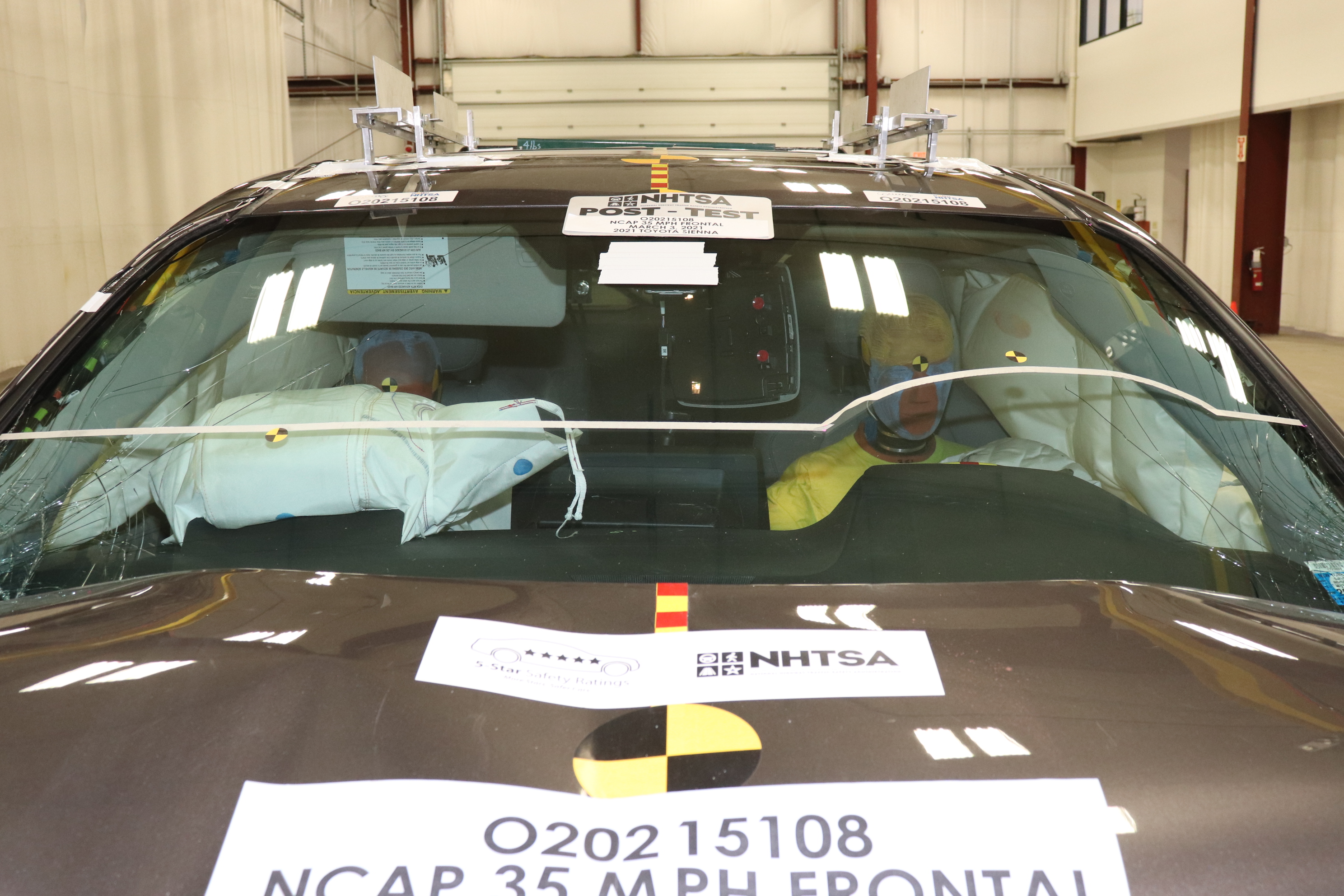 2021 TOYOTA SIENNA crash image 20