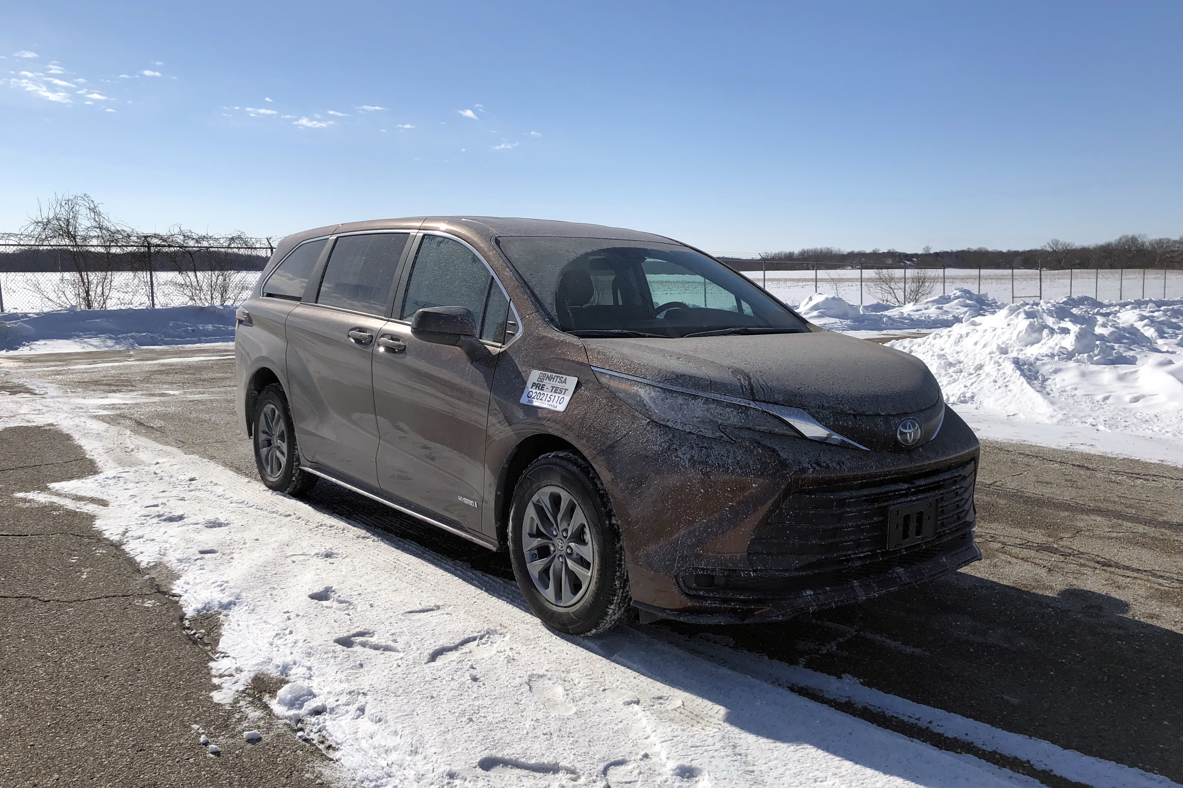 2021 TOYOTA SIENNA HYBRID crash-test photo