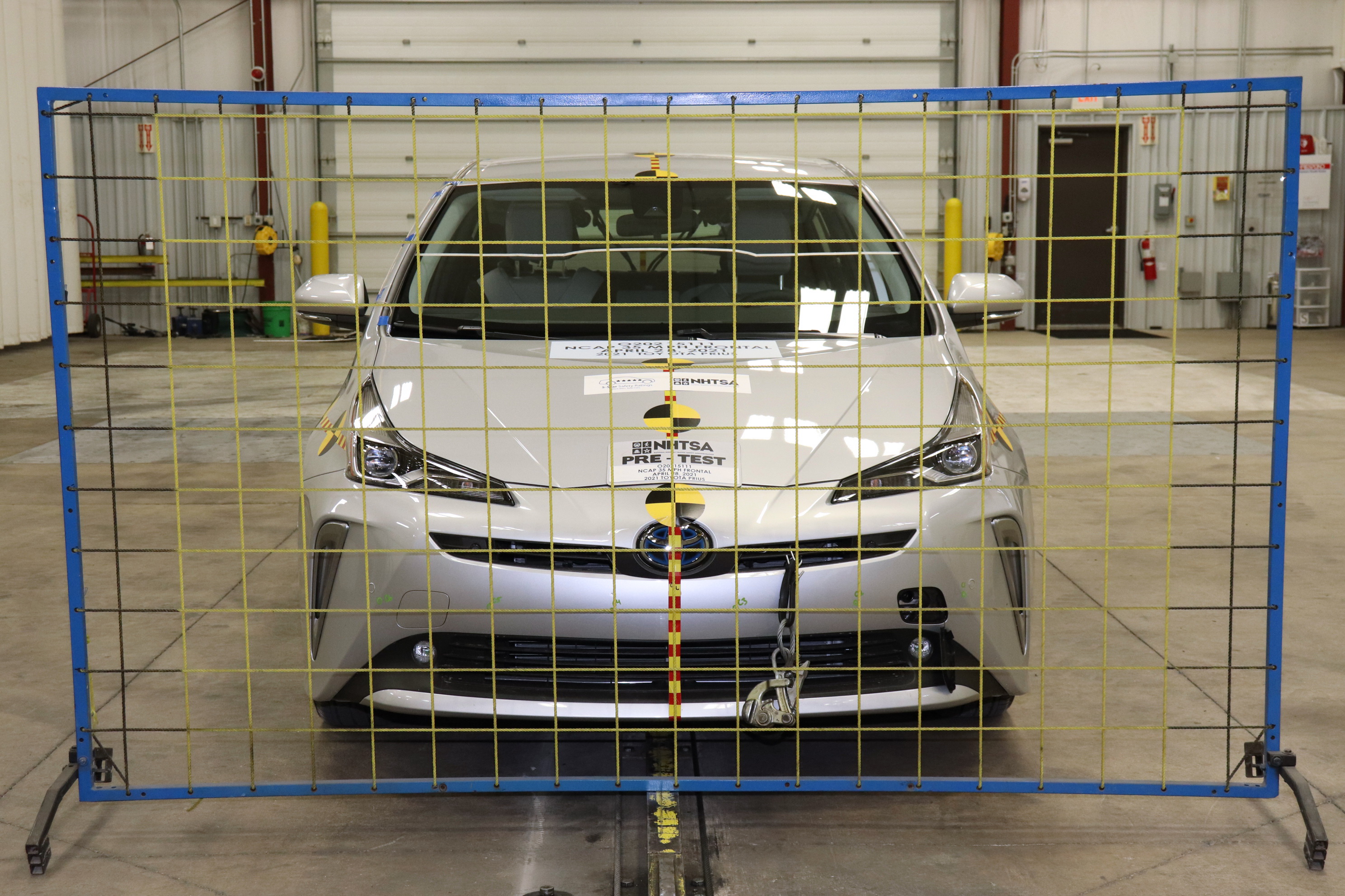 2021 TOYOTA PRIUS crash-test photo
