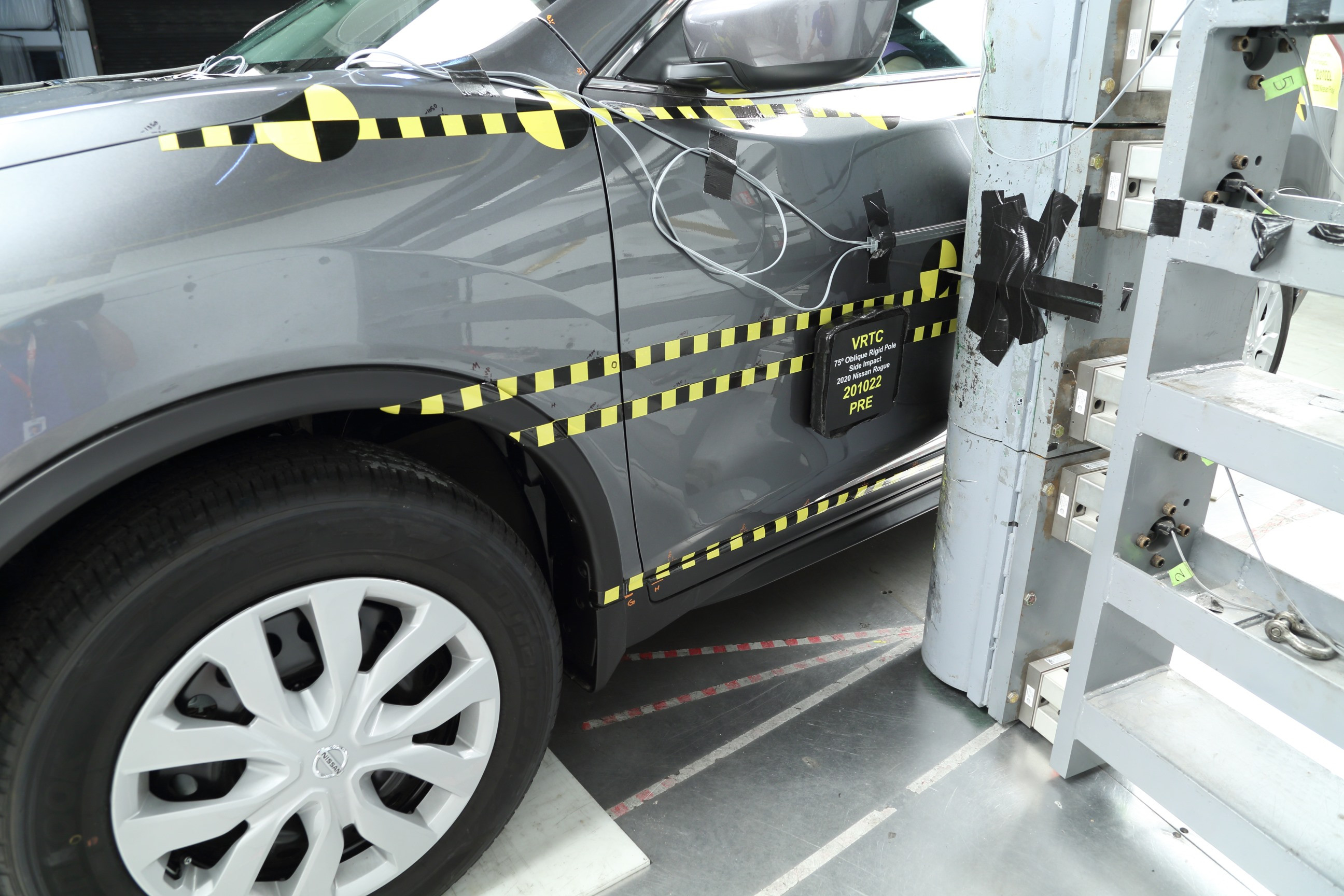 2020 NISSAN ROGUE crash image 17