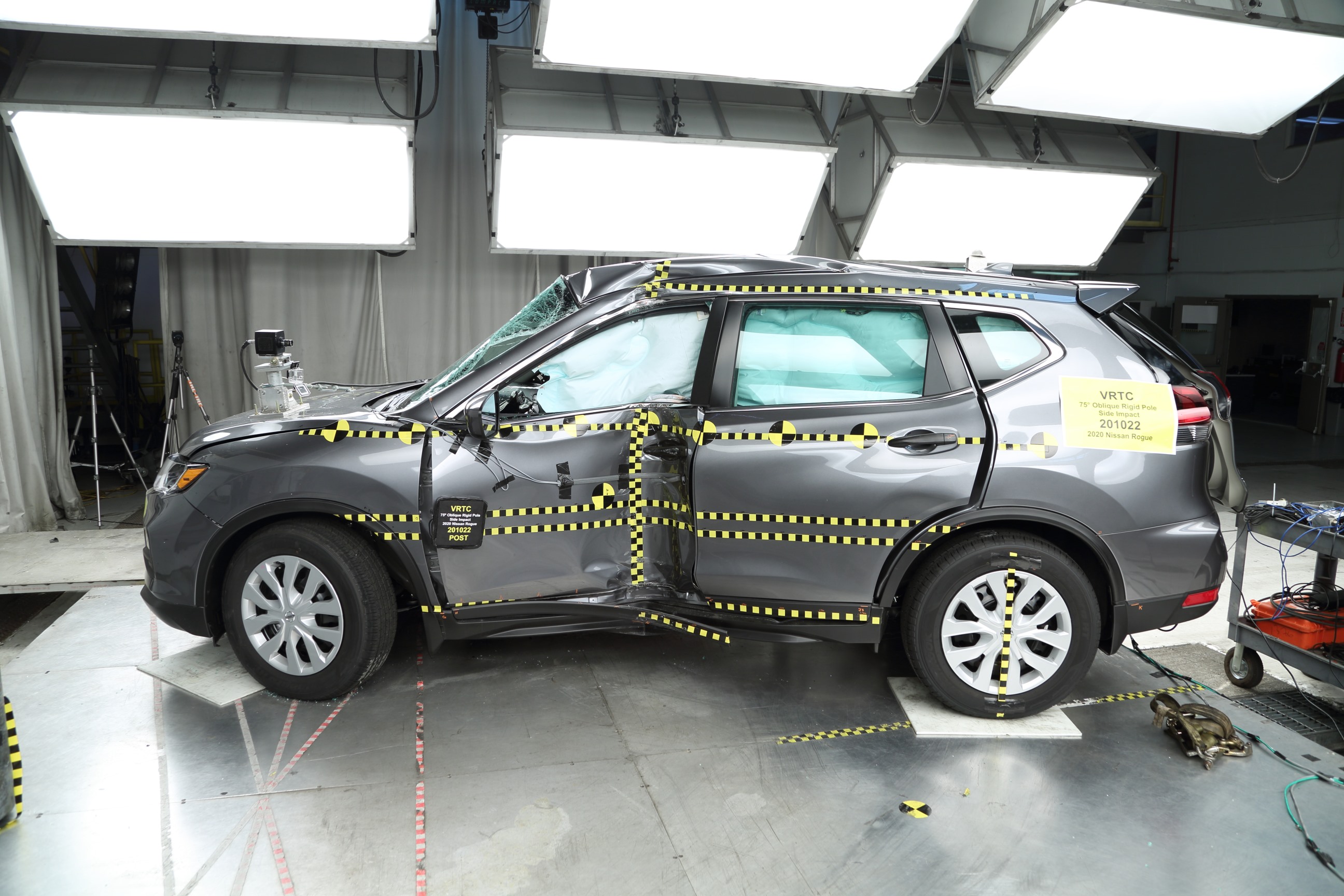 2020 NISSAN ROGUE crash image 8