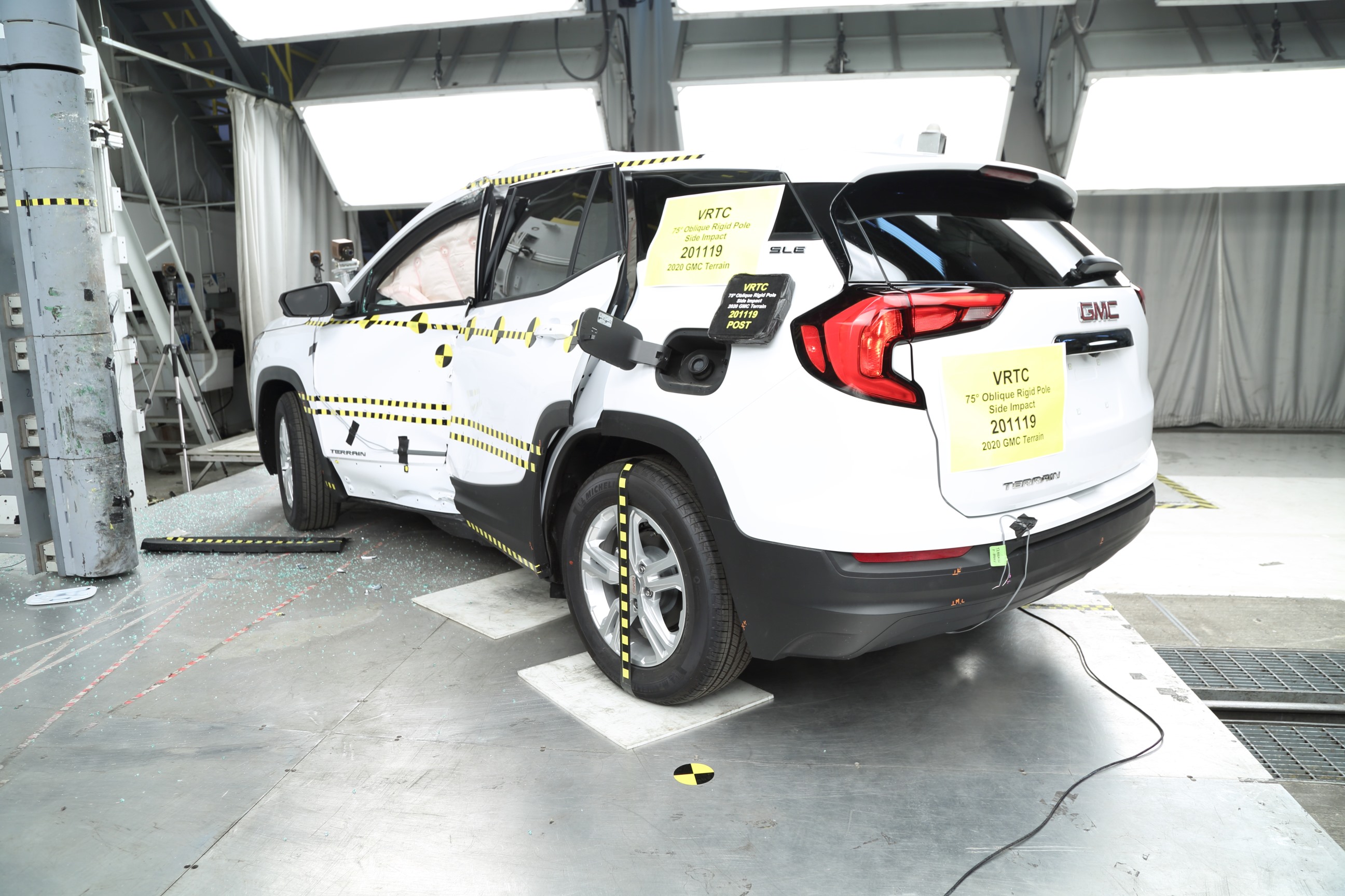 2020 GMC TERRAIN crash image 10