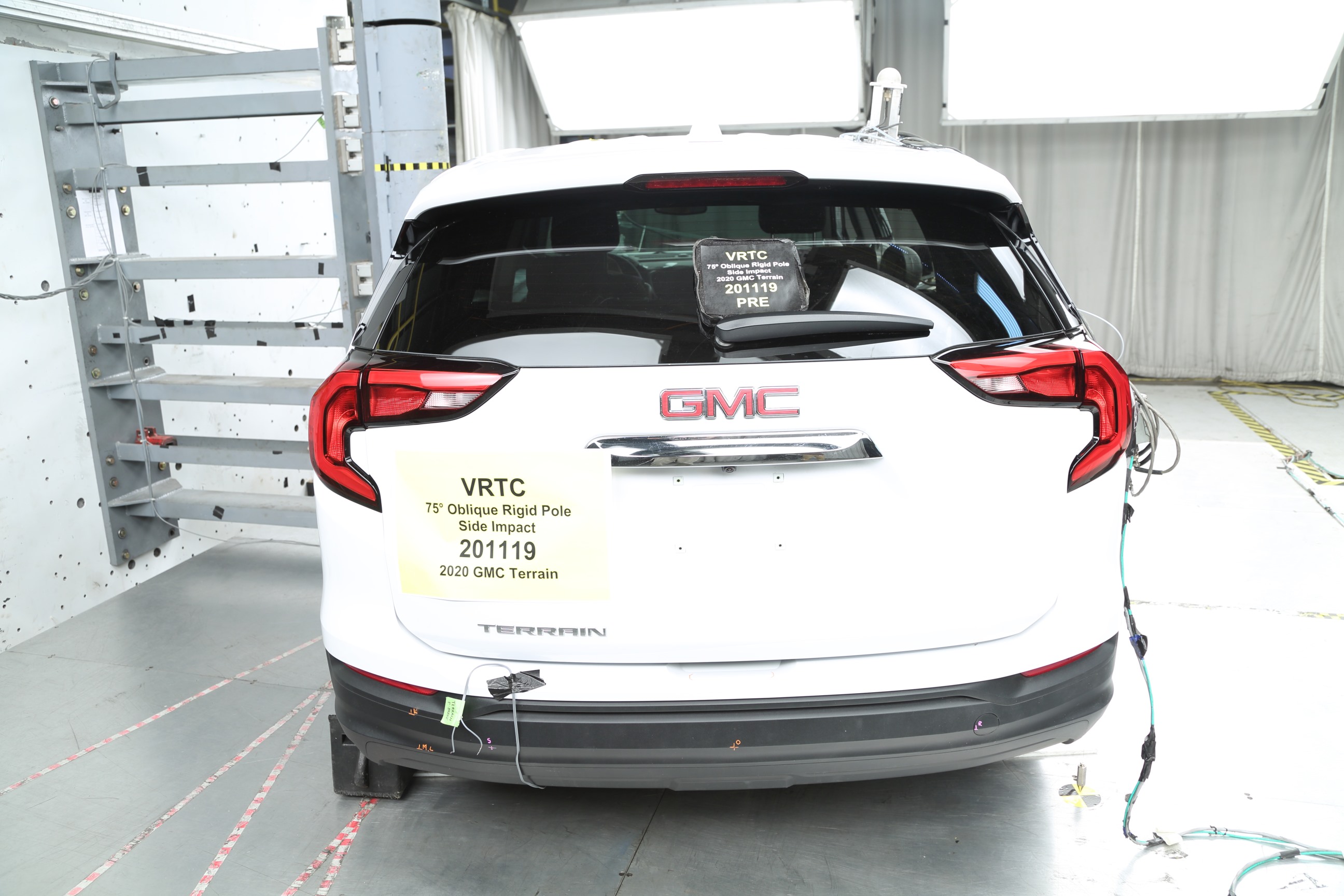 2020 GMC TERRAIN crash image 11