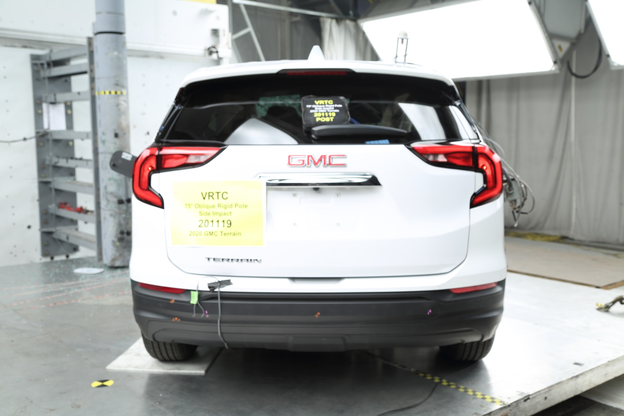 2020 GMC TERRAIN crash image 12