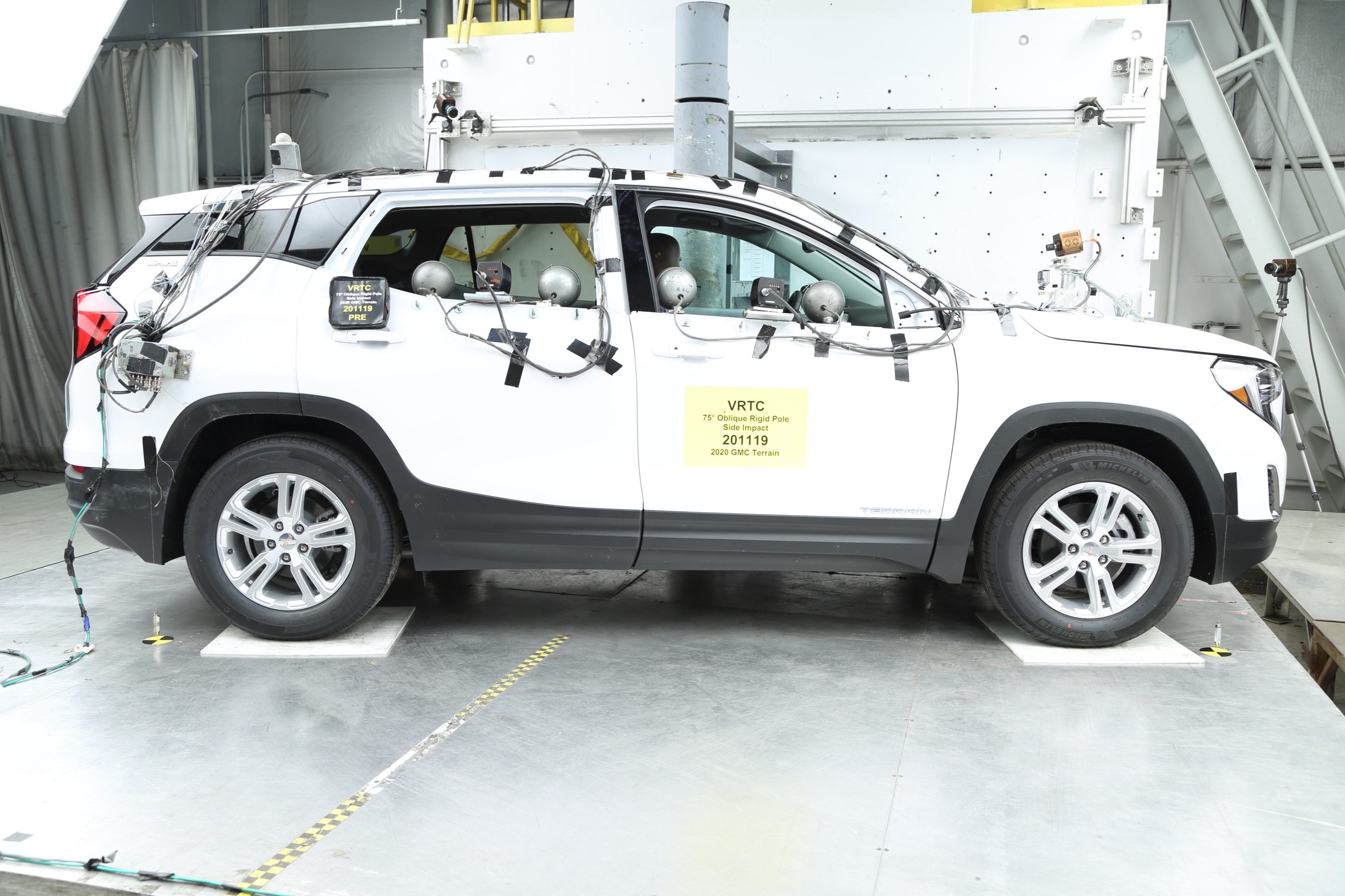 2020 GMC TERRAIN crash image 13