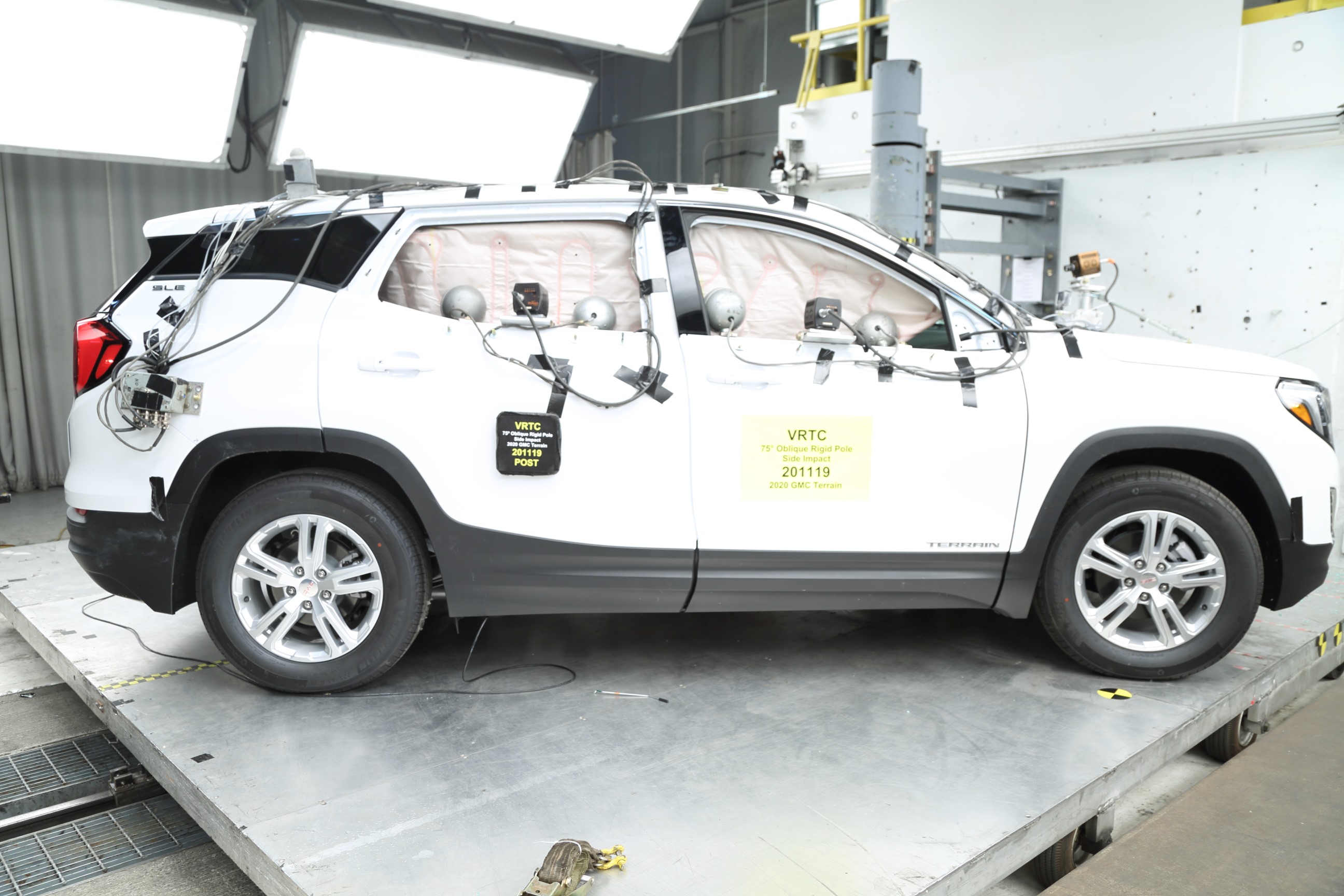 2020 GMC TERRAIN crash image 14