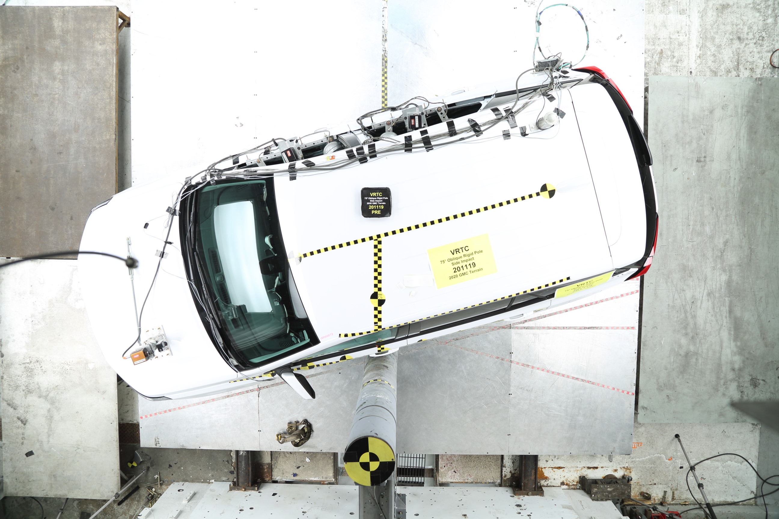 2020 GMC TERRAIN crash image 15