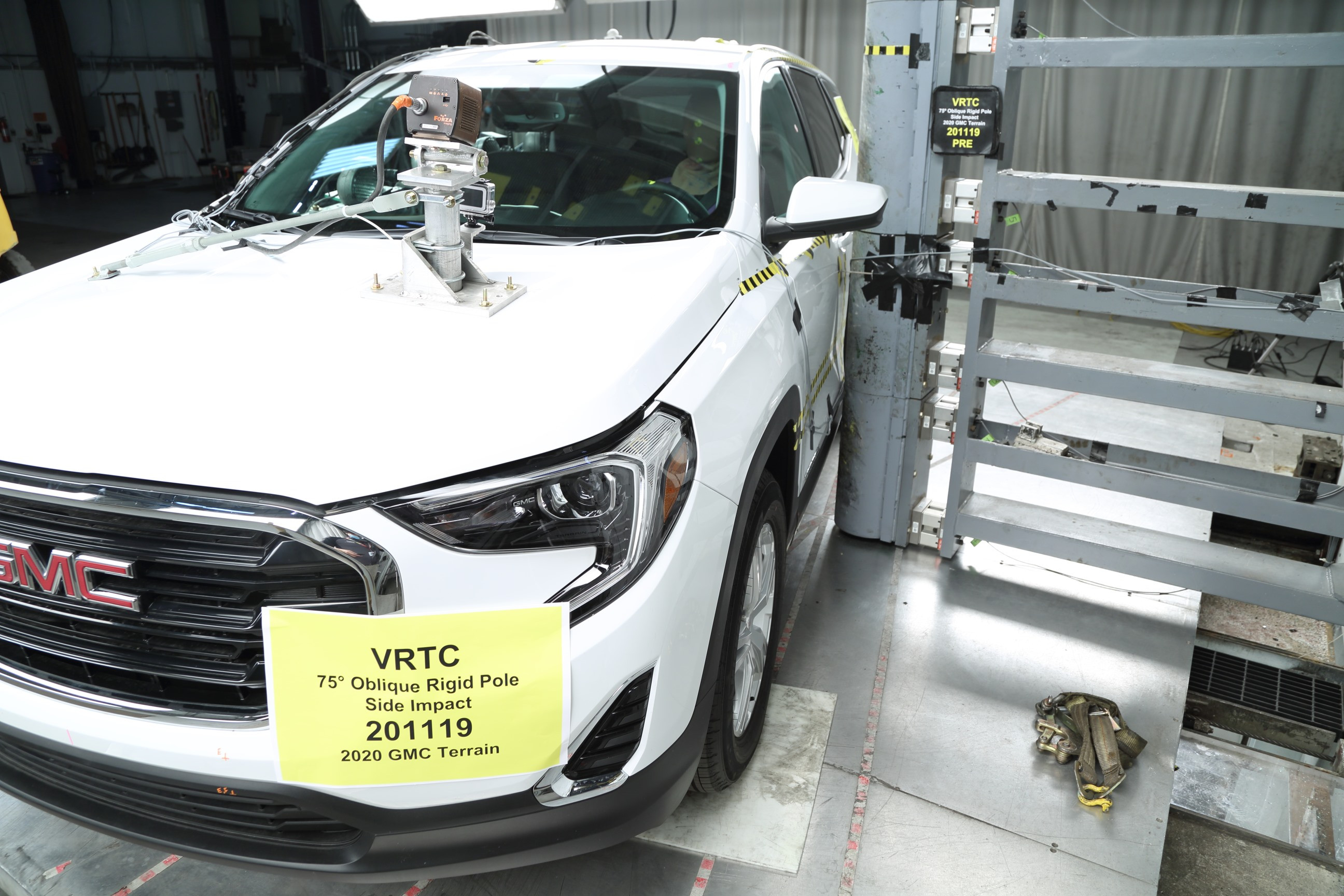 2020 GMC TERRAIN crash image 17