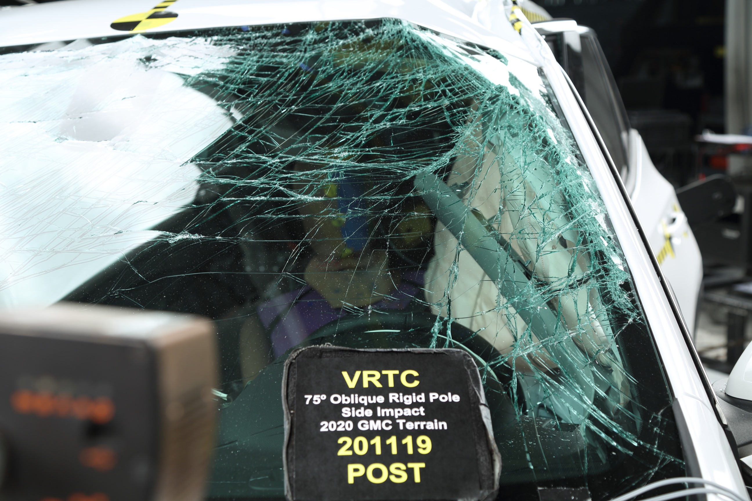 2020 GMC TERRAIN crash image 22